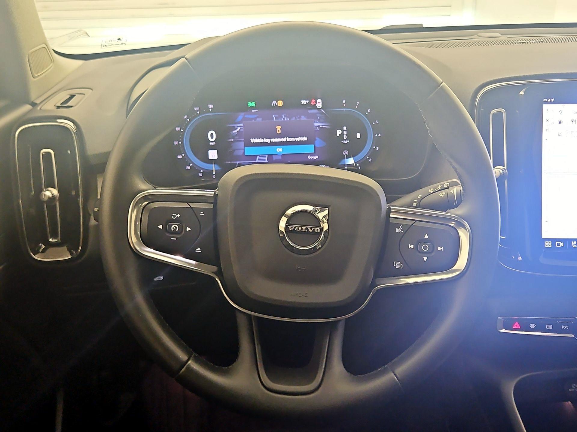 Thumbnail: 2023 Volvo XC40 - 10