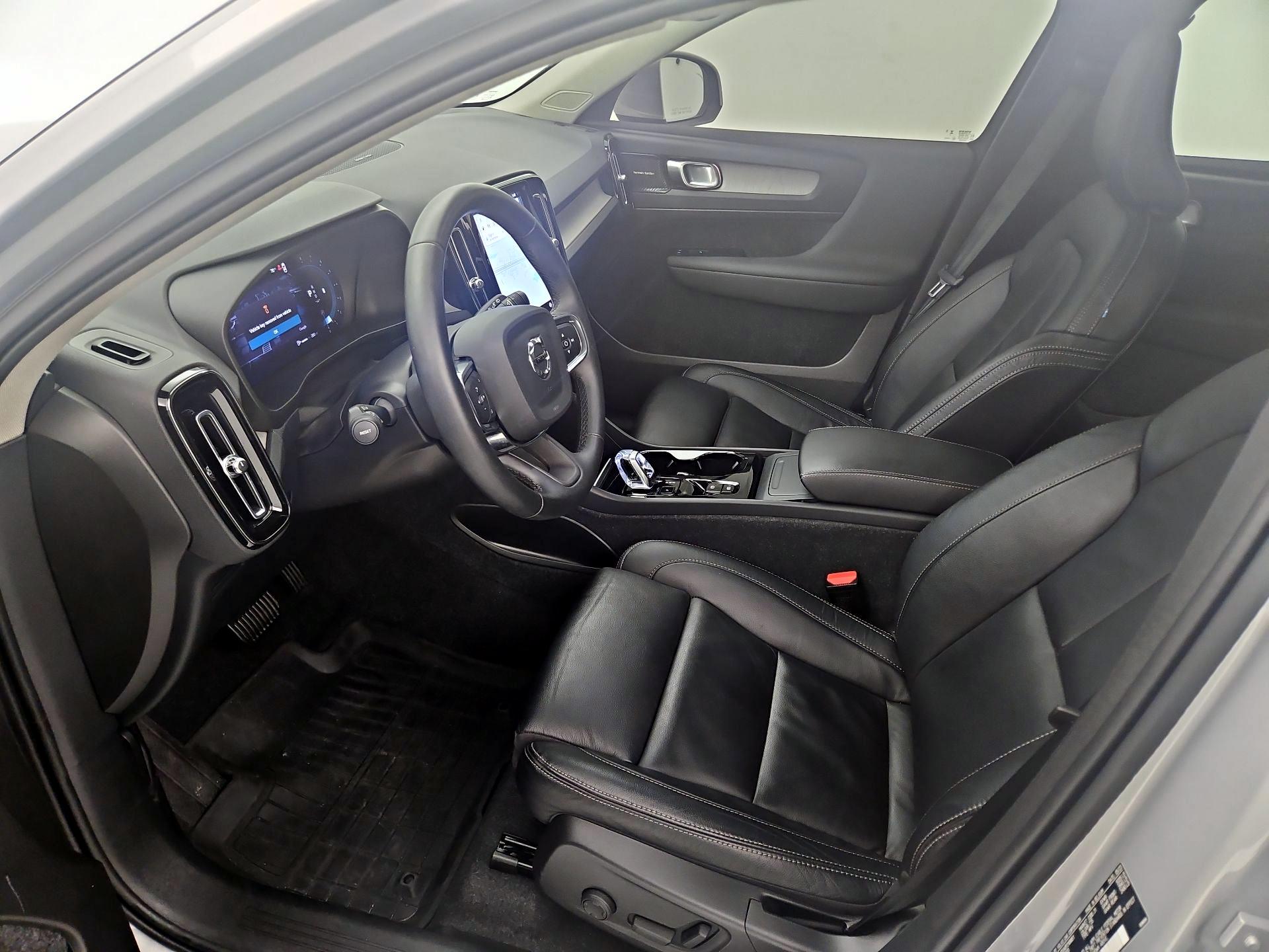 Thumbnail: 2023 Volvo XC40 - 11