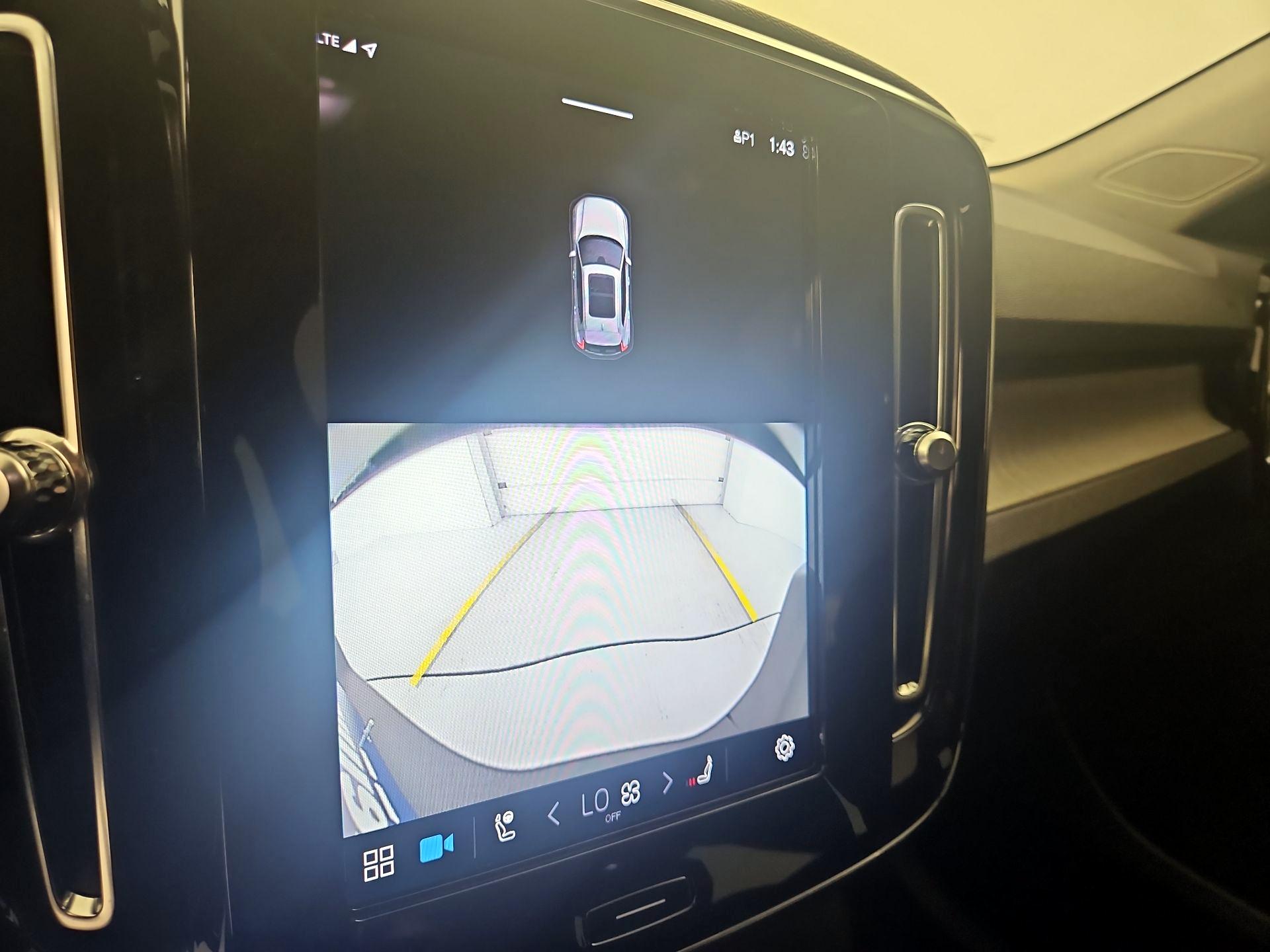 Thumbnail: 2023 Volvo XC40 - 15