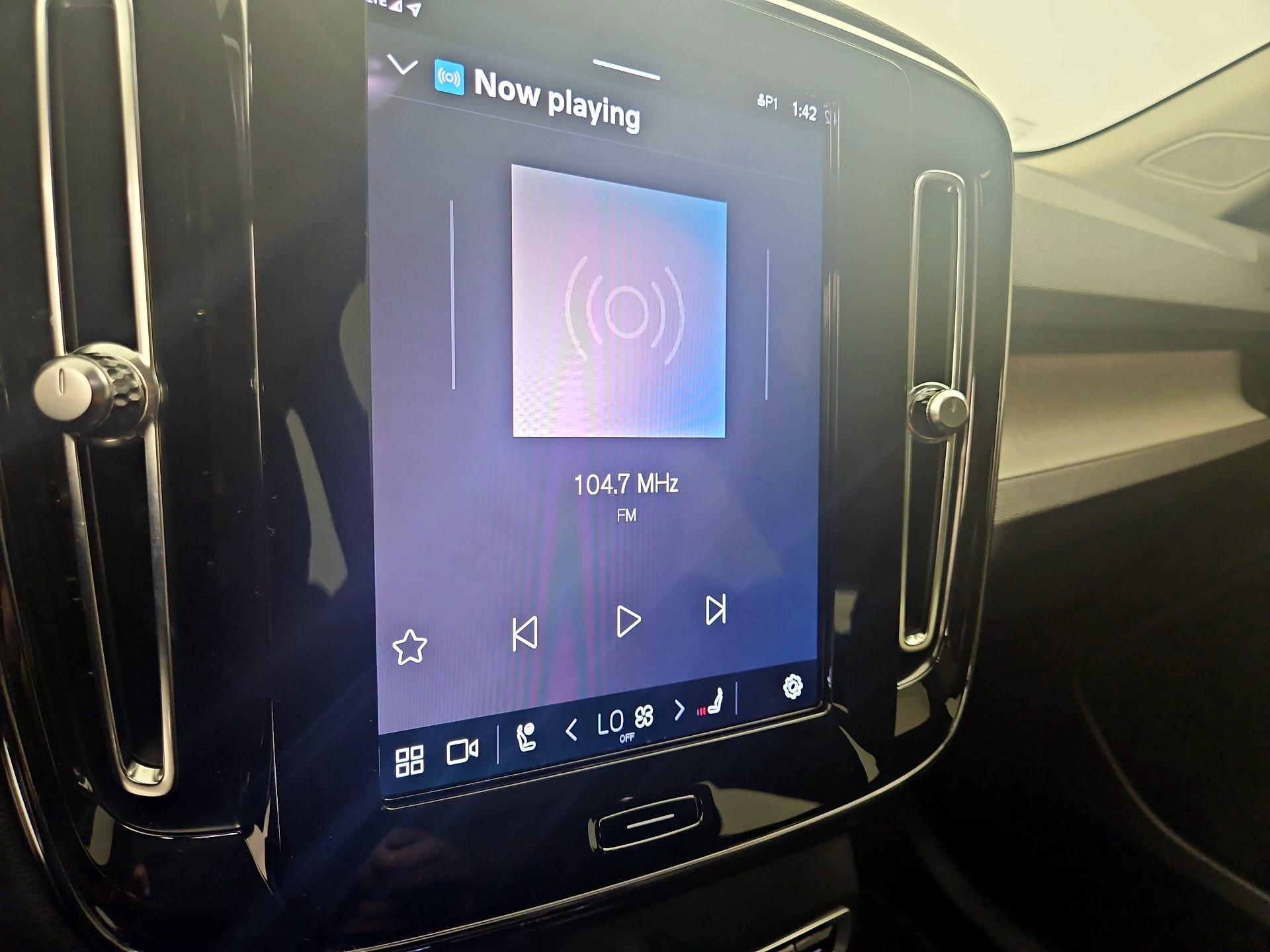 Thumbnail: 2023 Volvo XC40 - 16