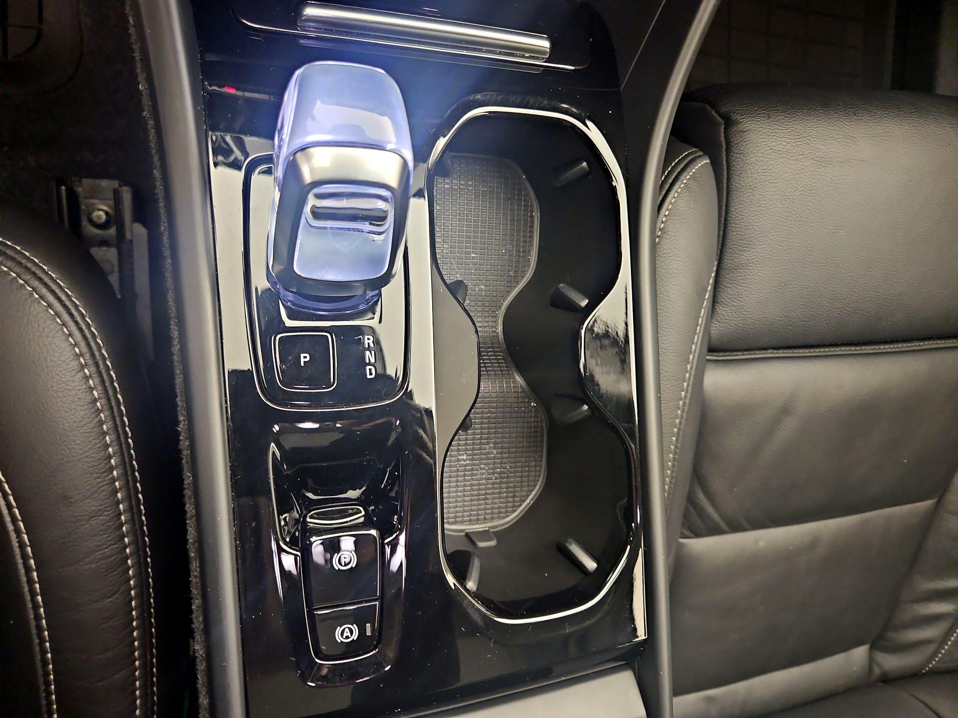 Thumbnail: 2023 Volvo XC40 - 18