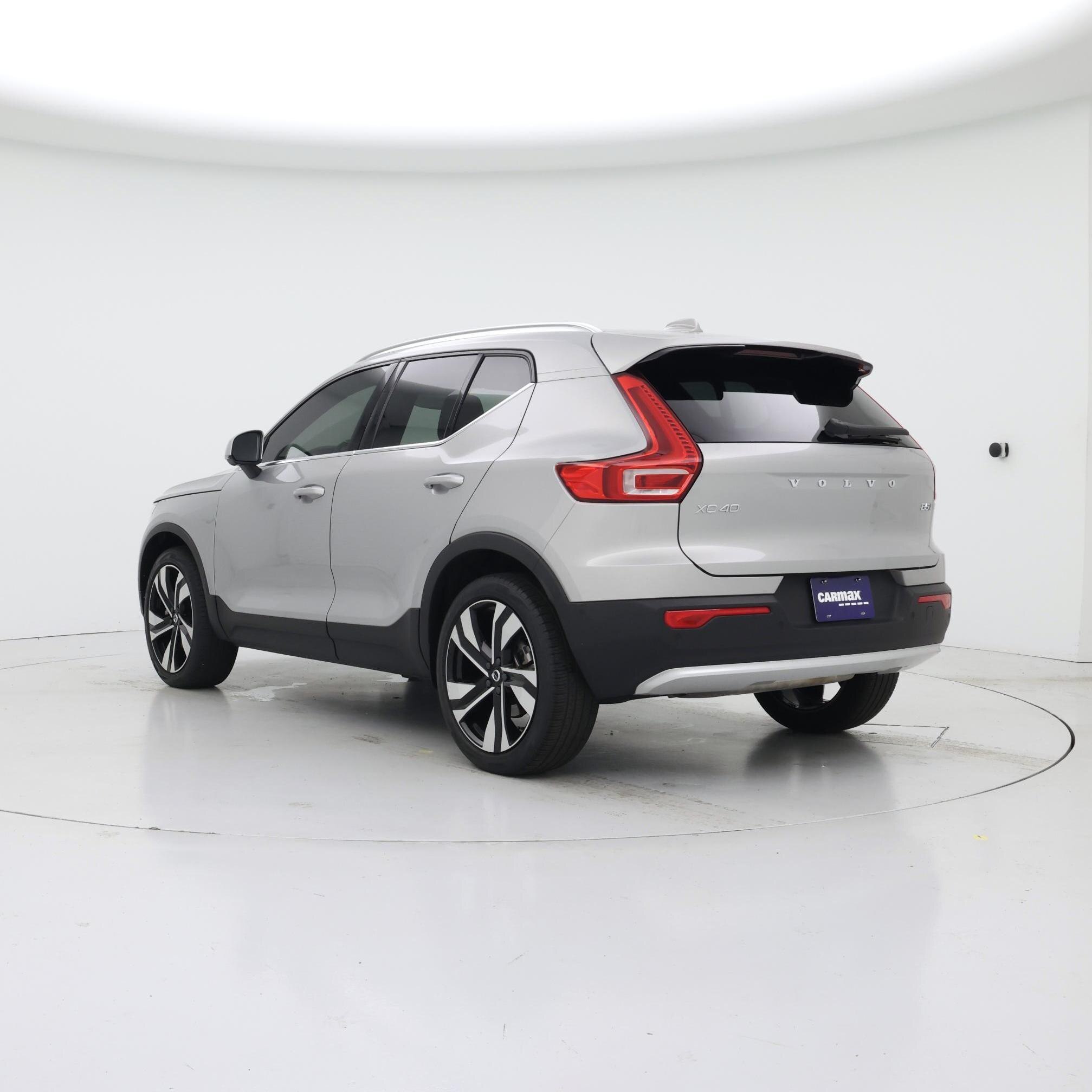 Thumbnail: 2023 Volvo XC40 - 2