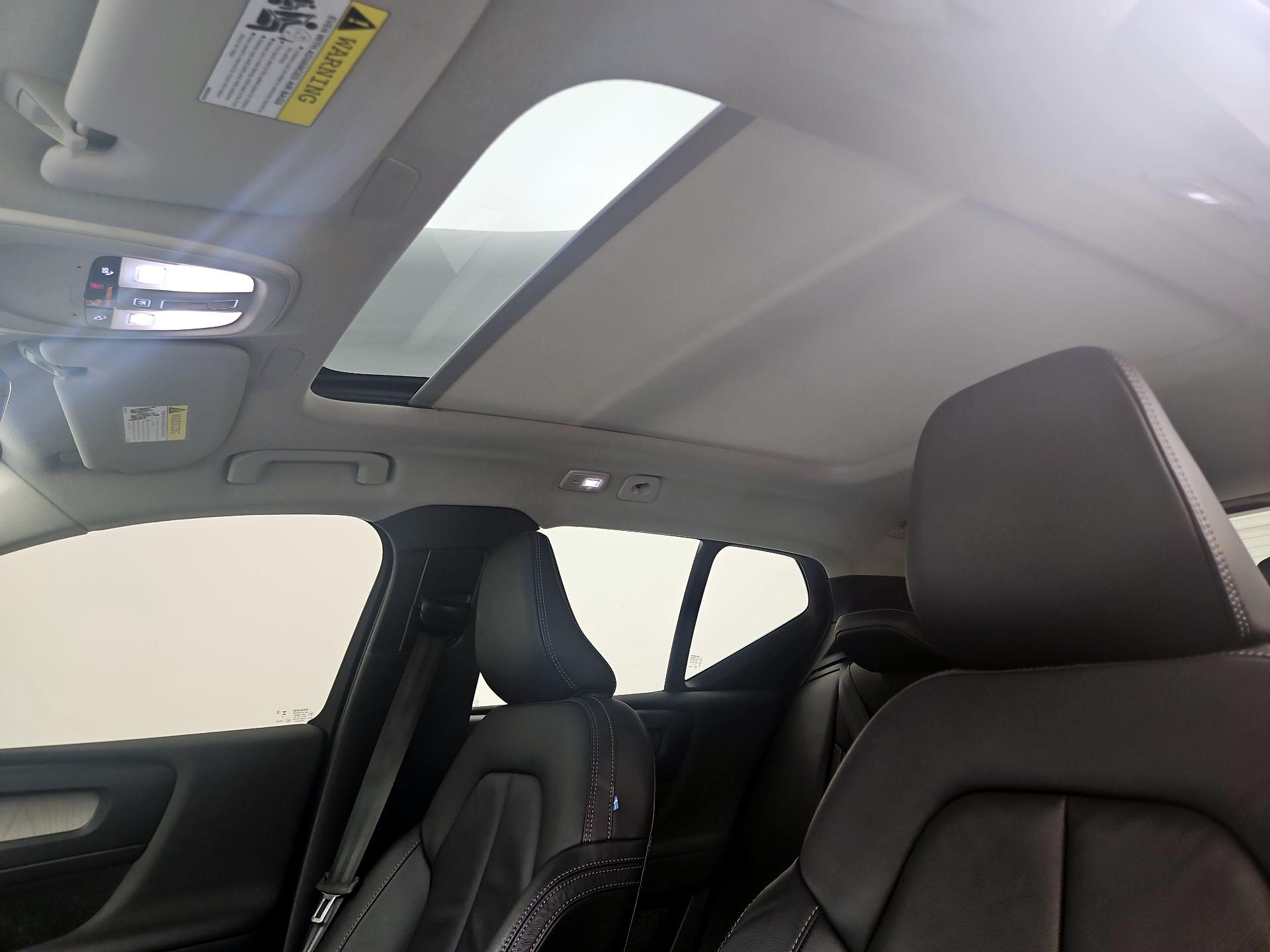 Thumbnail: 2023 Volvo XC40 - 20