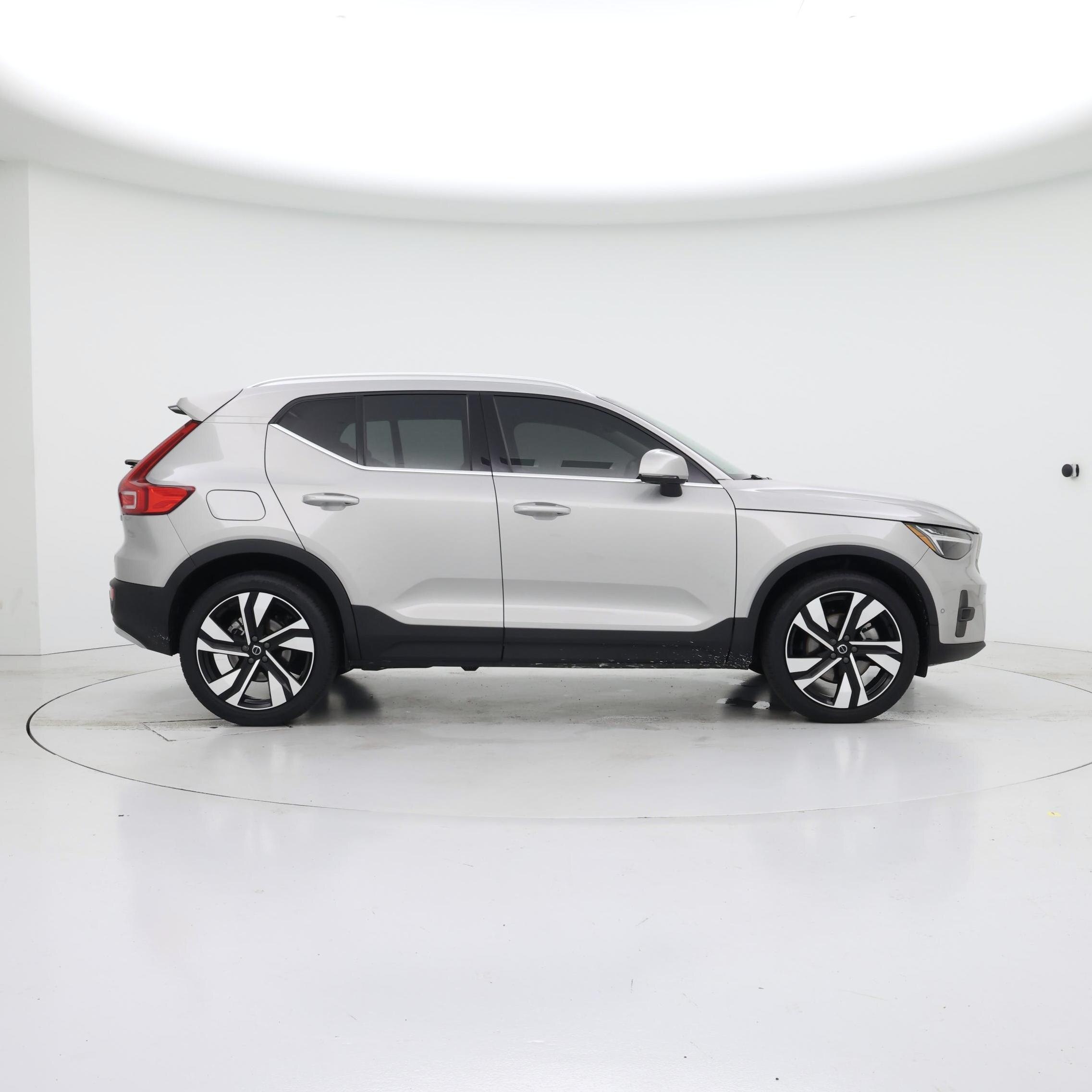 Thumbnail: 2023 Volvo XC40 - 7