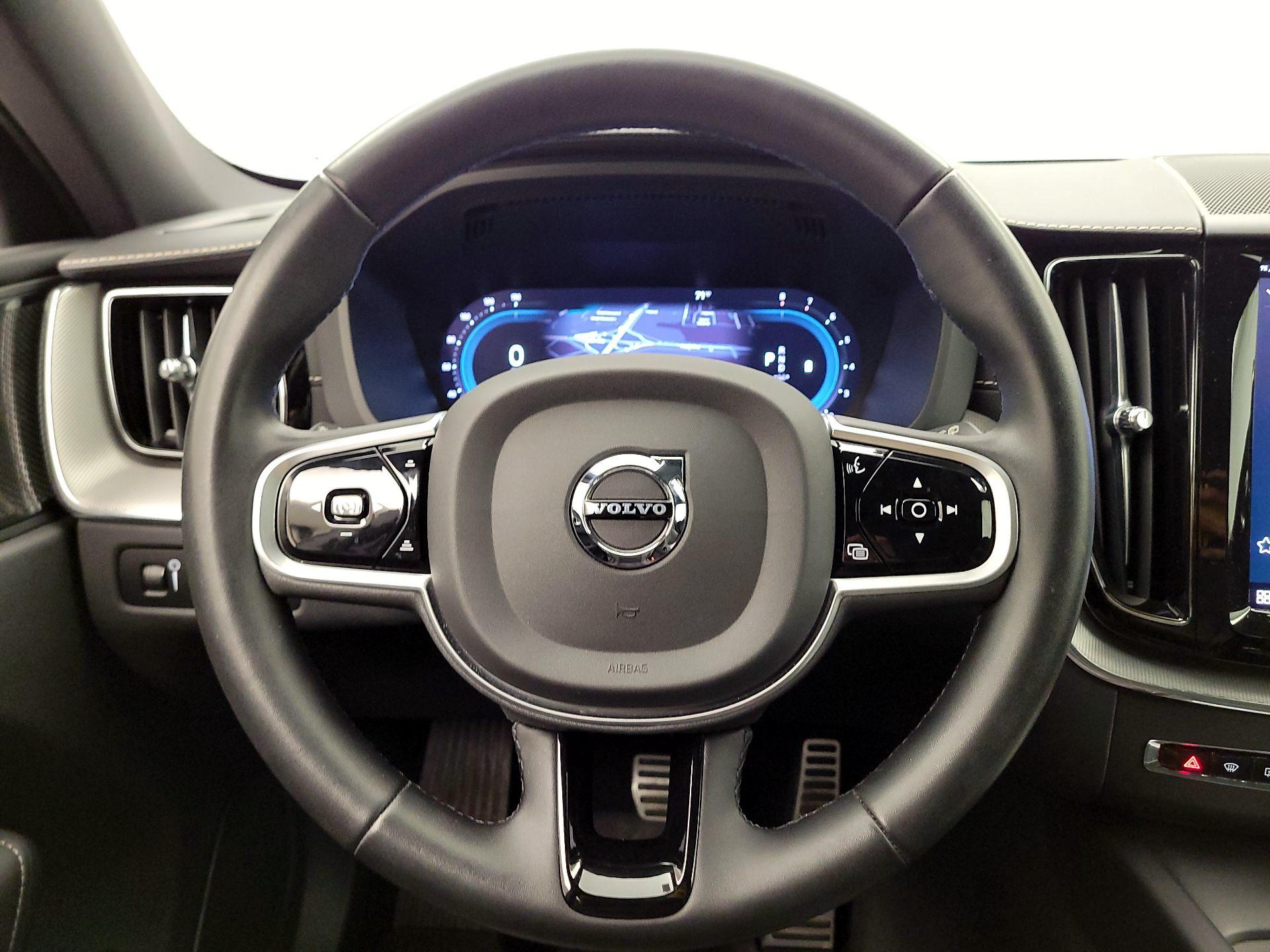 Thumbnail: 2022 Volvo XC60 - 10