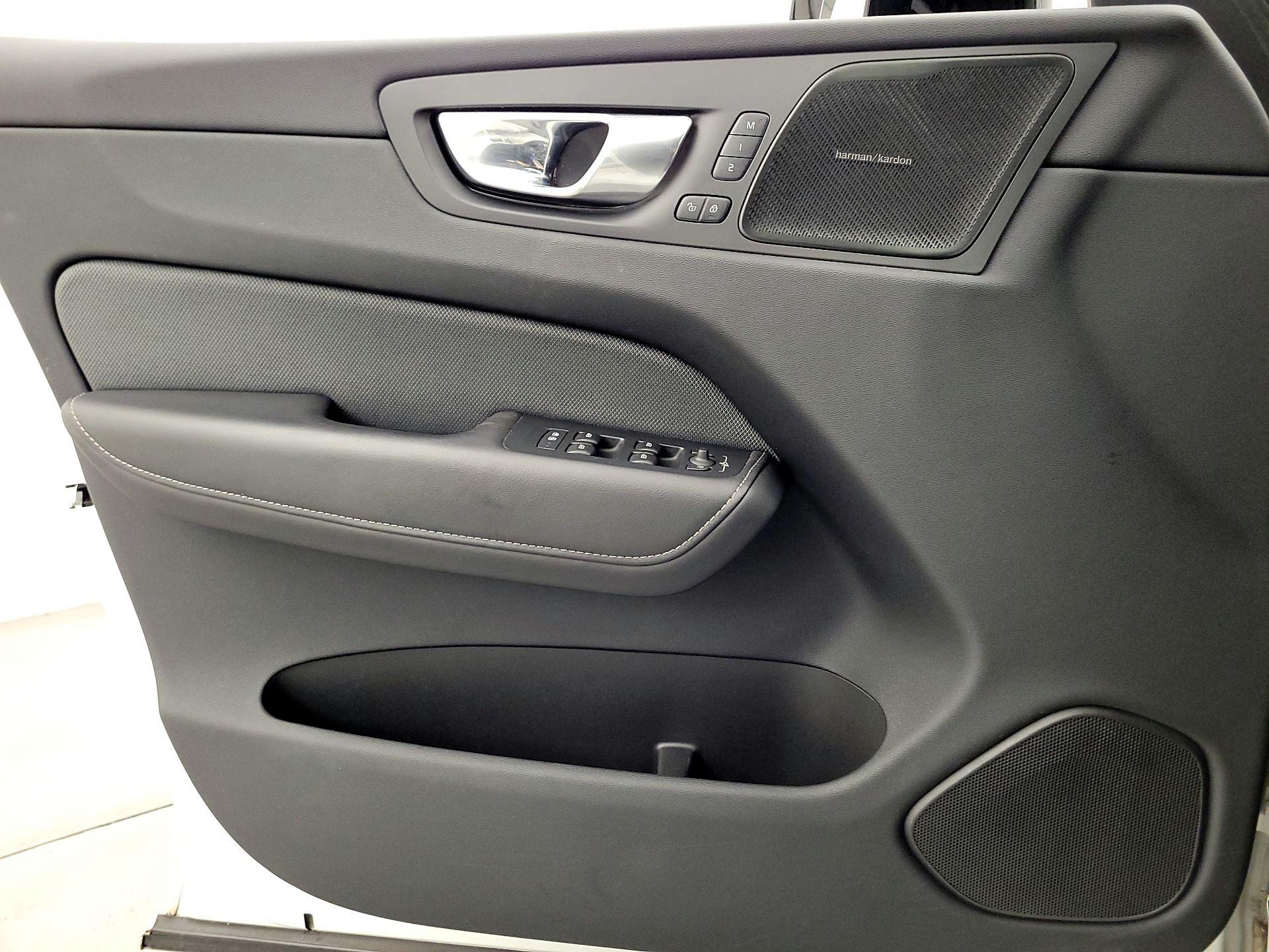 Thumbnail: 2022 Volvo XC60 - 12