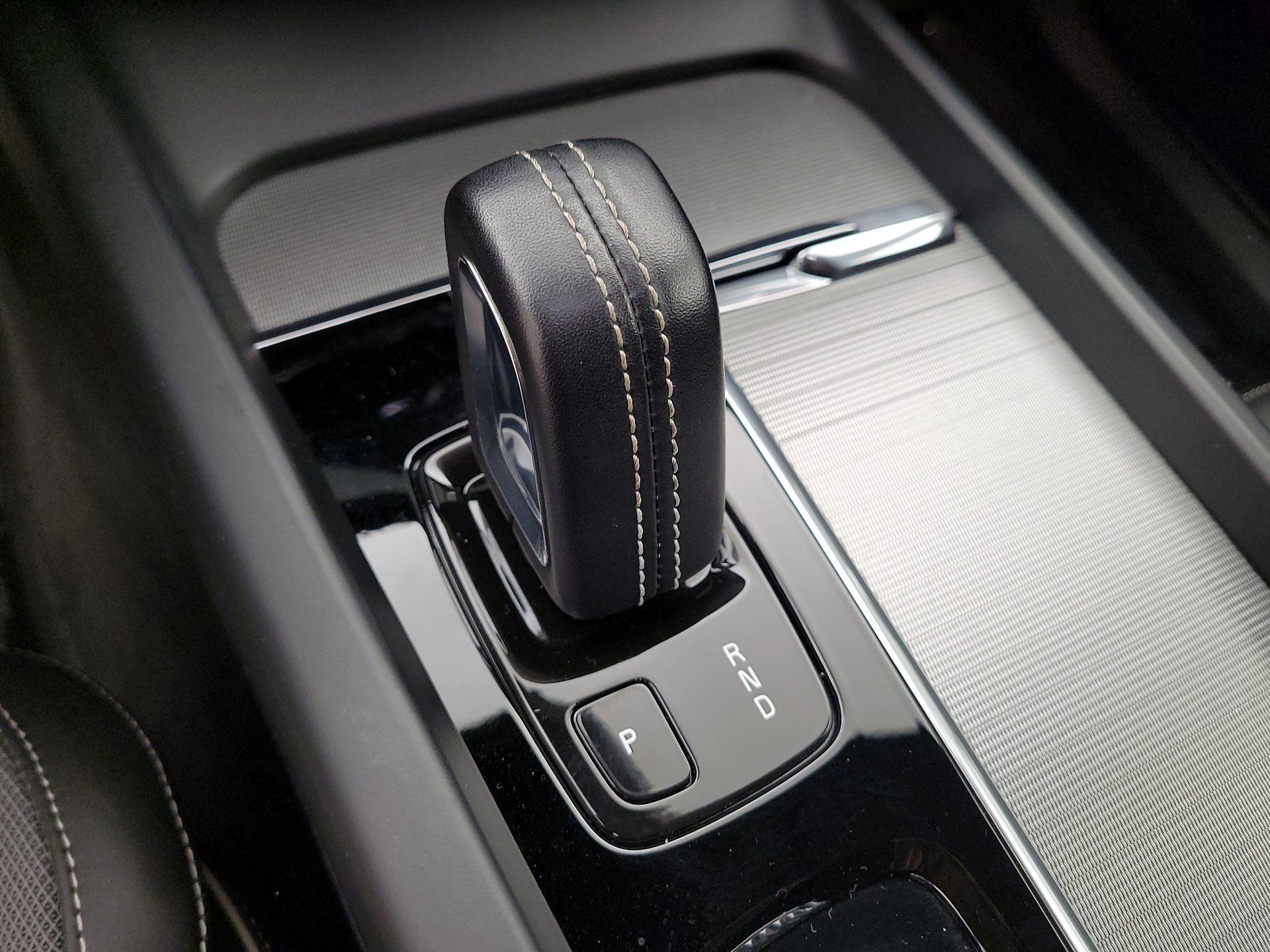 Thumbnail: 2022 Volvo XC60 - 17