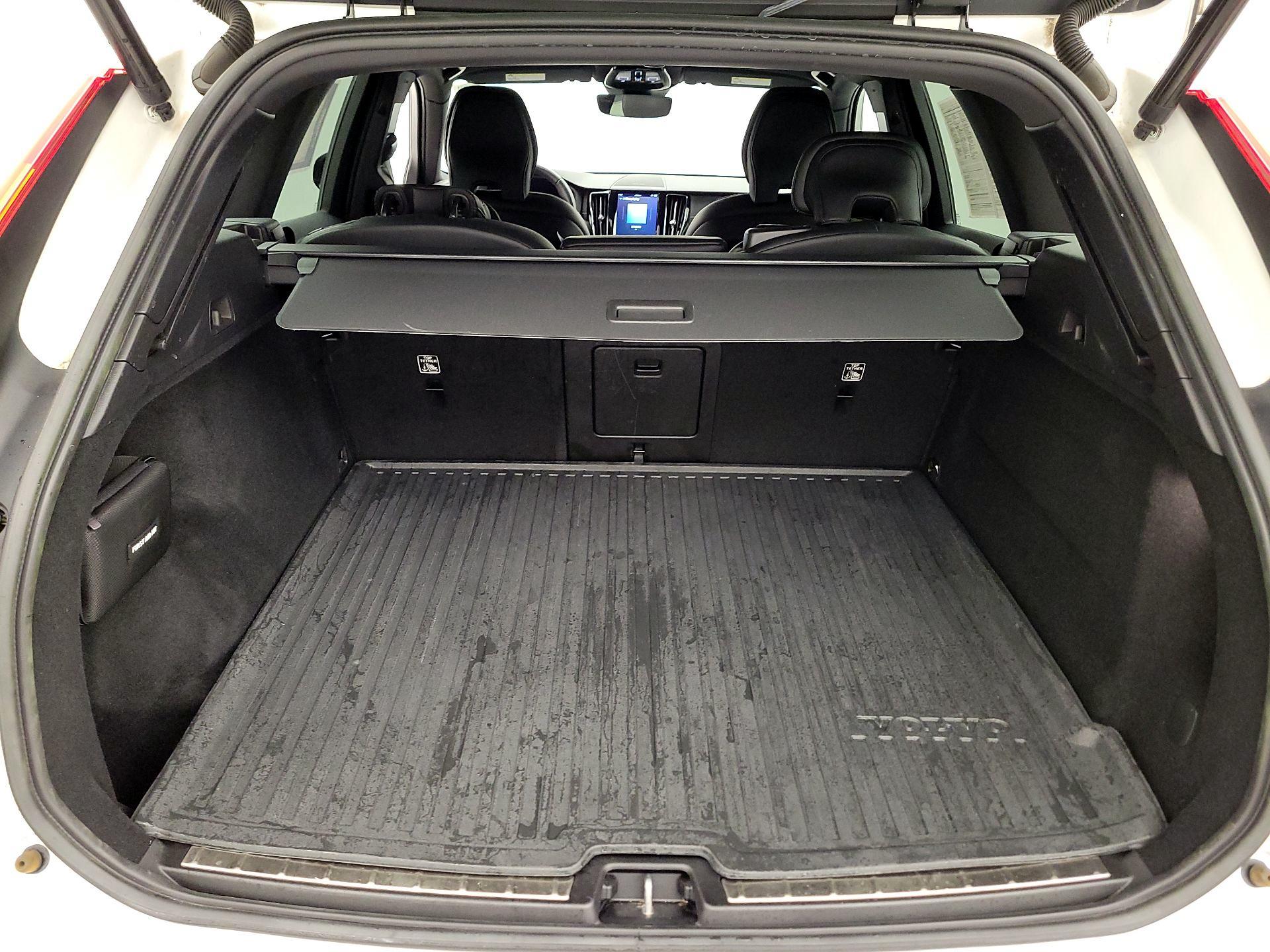 Thumbnail: 2022 Volvo XC60 - 20