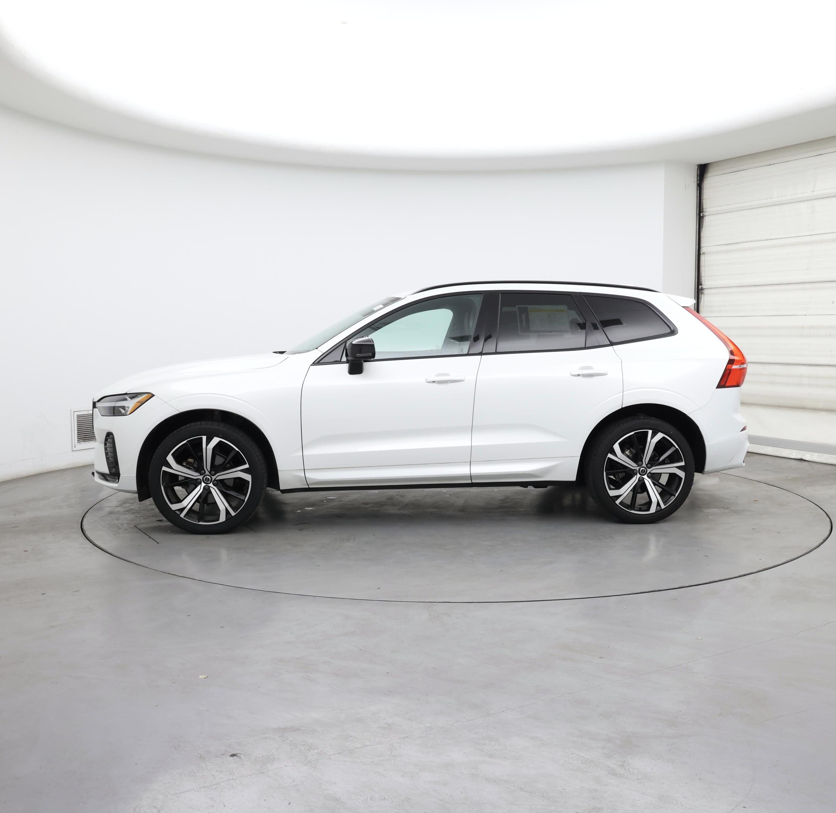Thumbnail: 2022 Volvo XC60 - 3