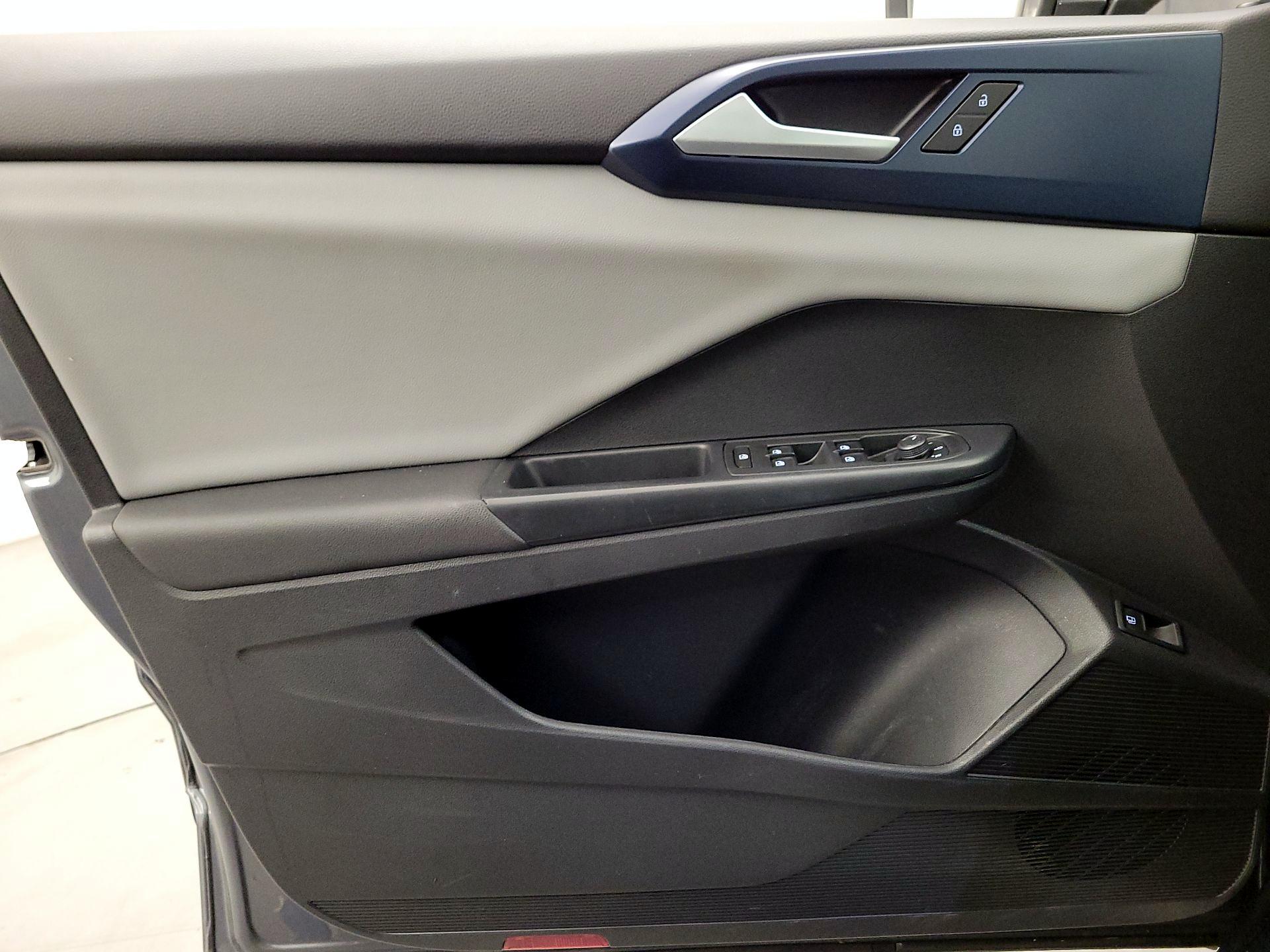 Thumbnail: 2022 Volkswagen Taos - 12