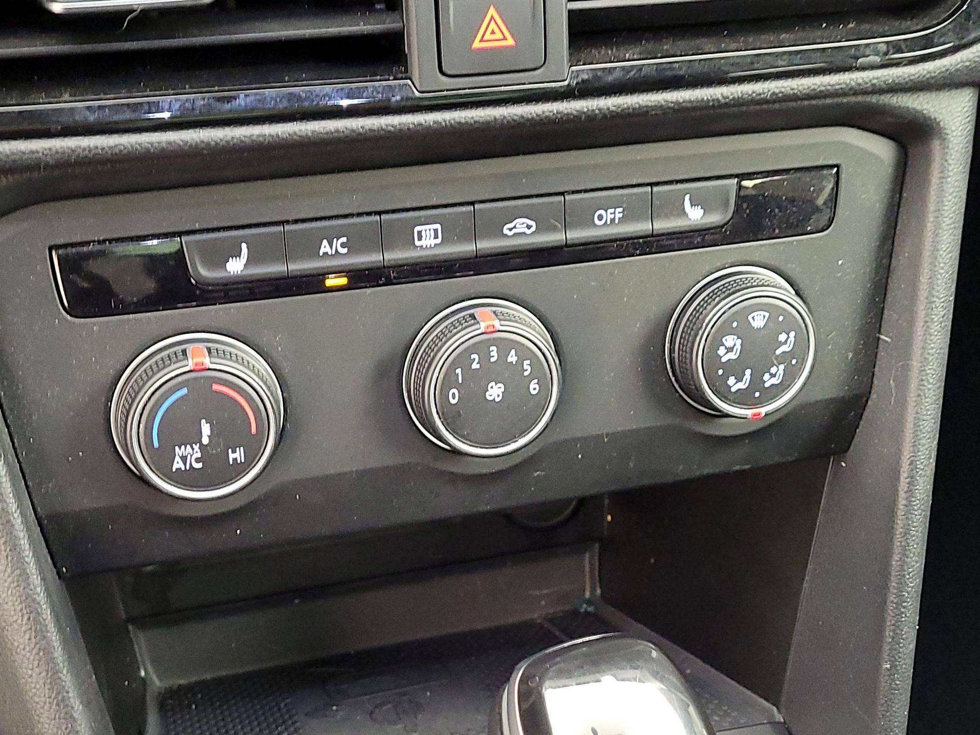 Thumbnail: 2022 Volkswagen Taos - 16