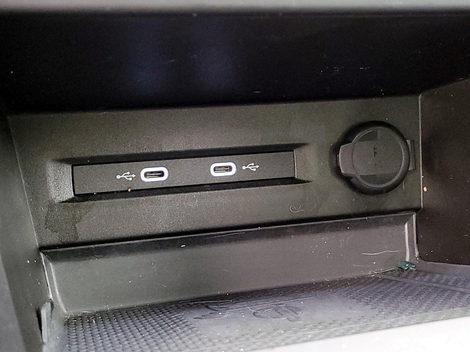 Thumbnail: 2022 Volkswagen Taos - 18