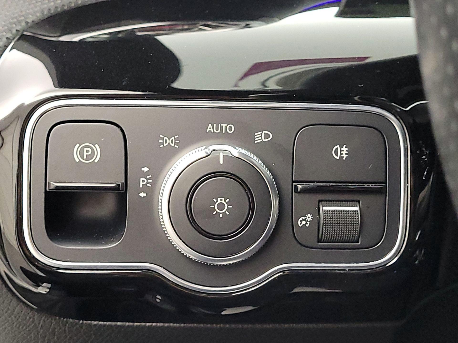 Thumbnail: 2020 Mercedes-Benz A-Class - 13