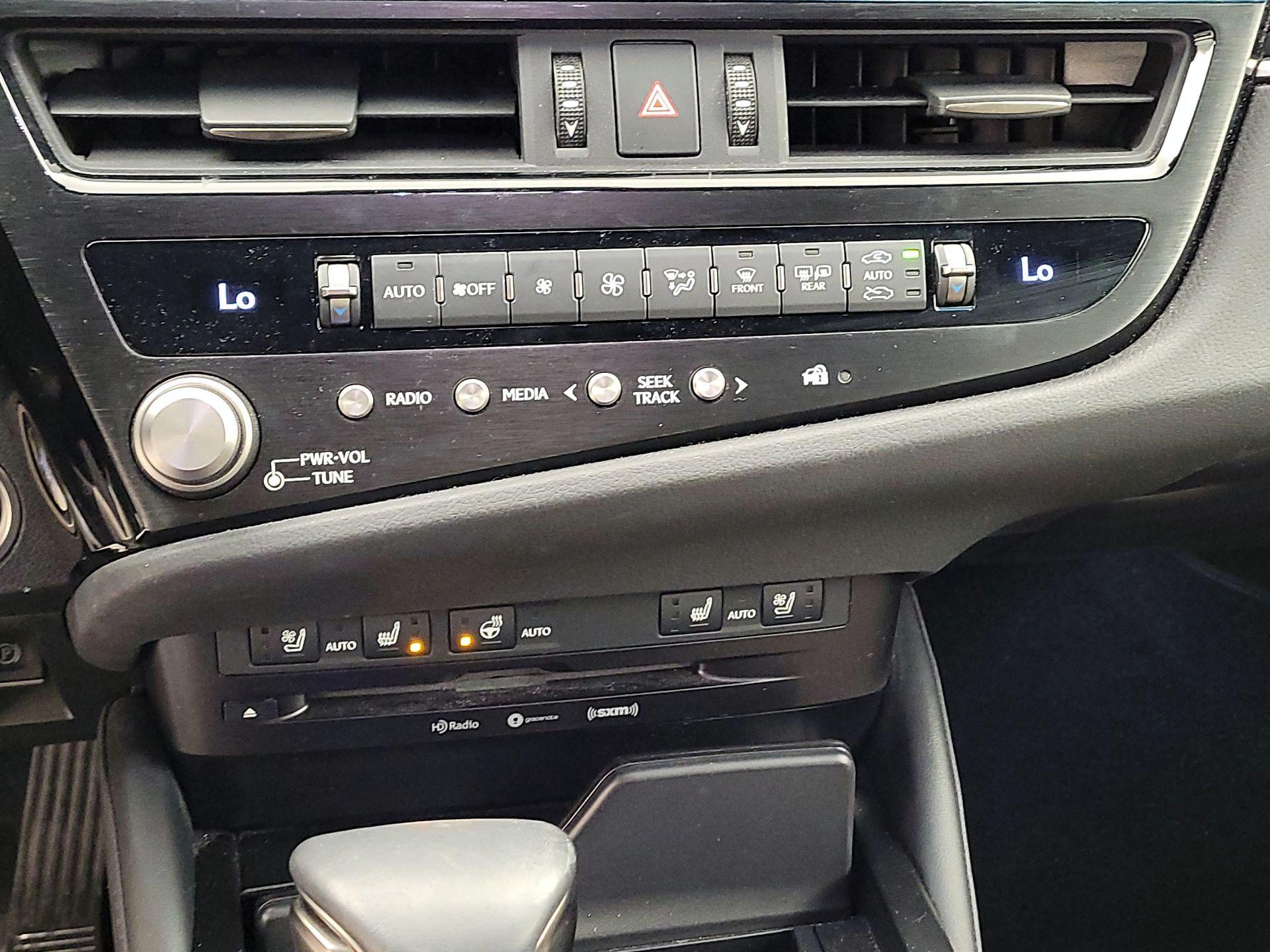 Thumbnail: 2022 Lexus ES - 16