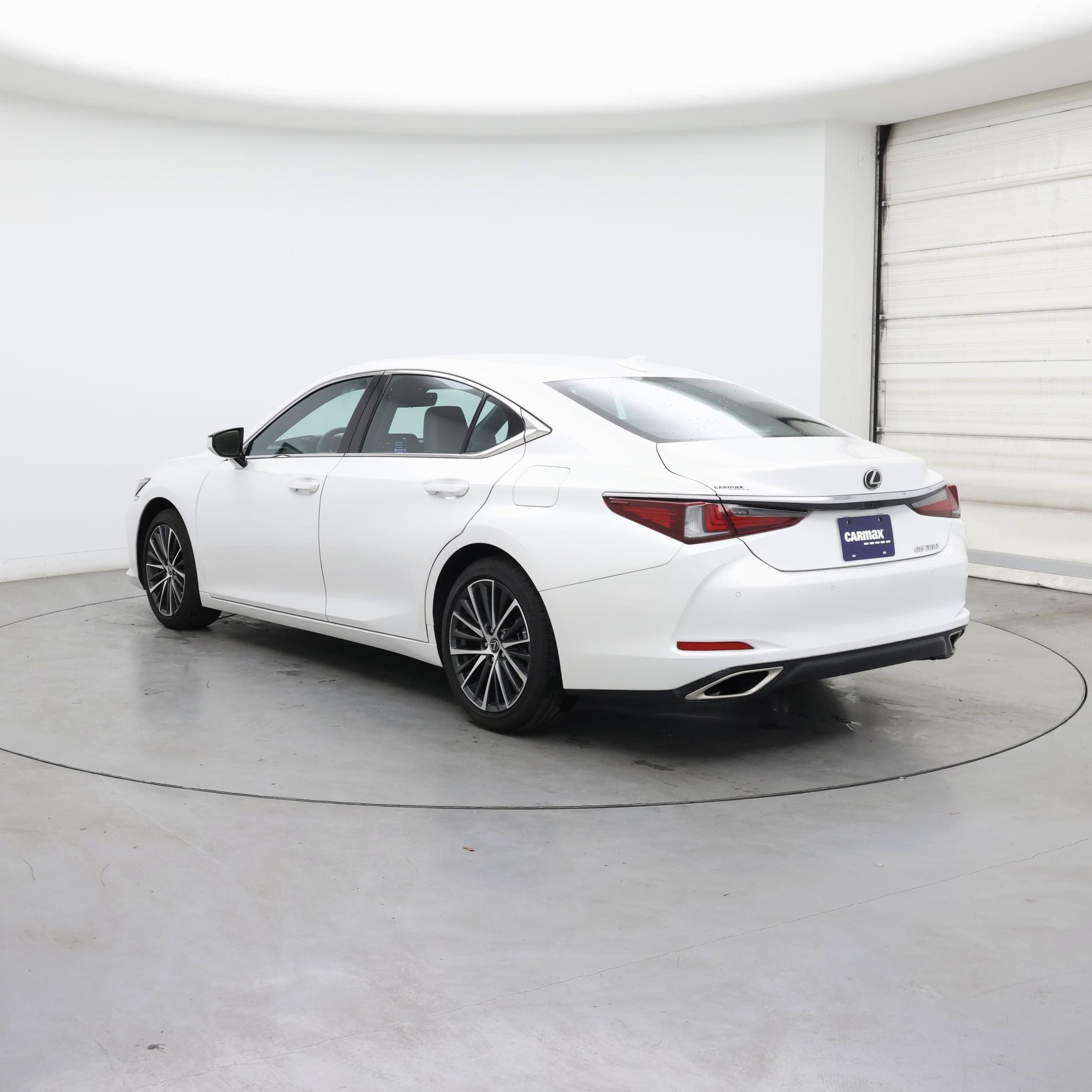 Thumbnail: 2022 Lexus ES - 2