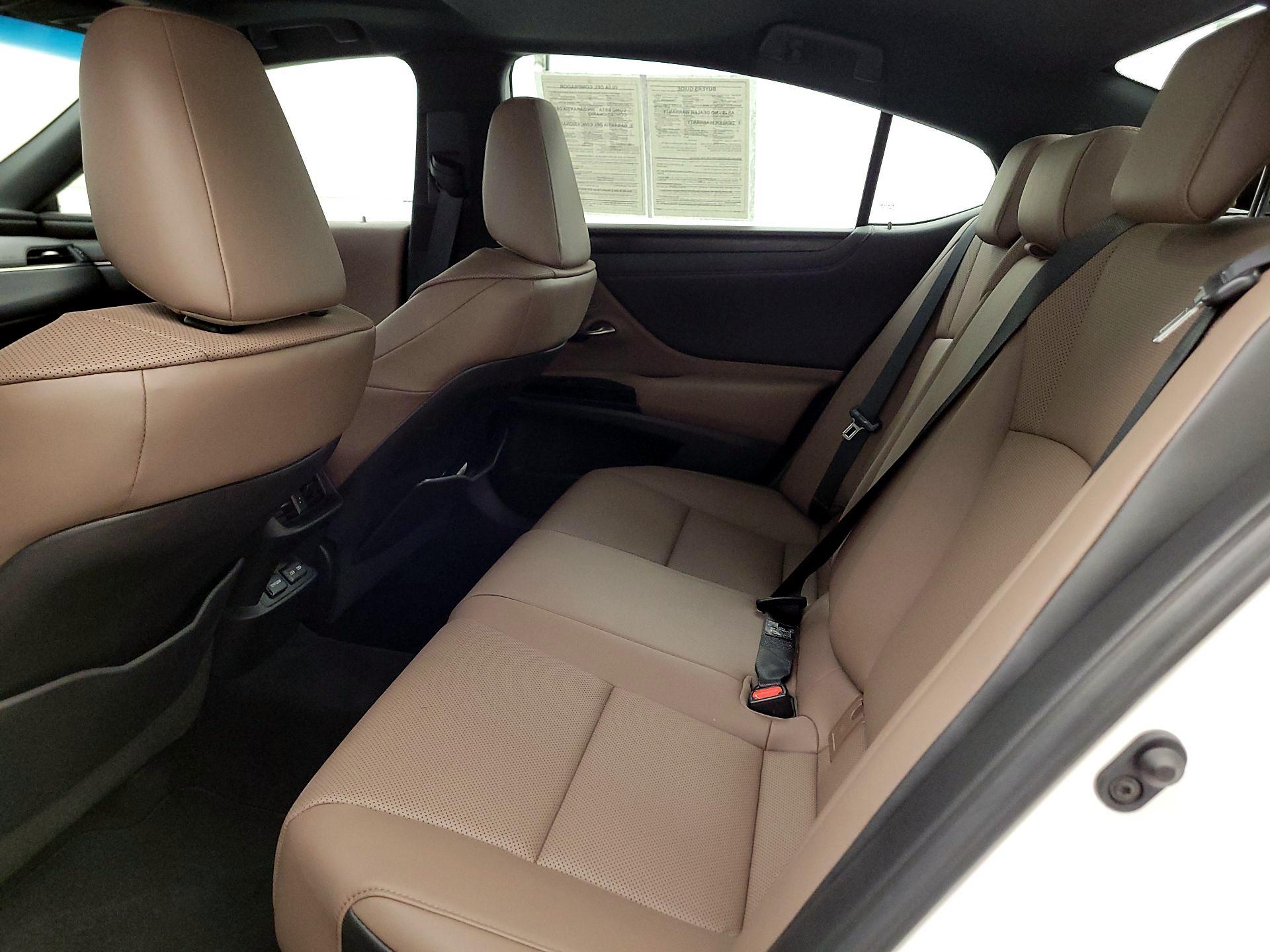 Thumbnail: 2022 Lexus ES - 19