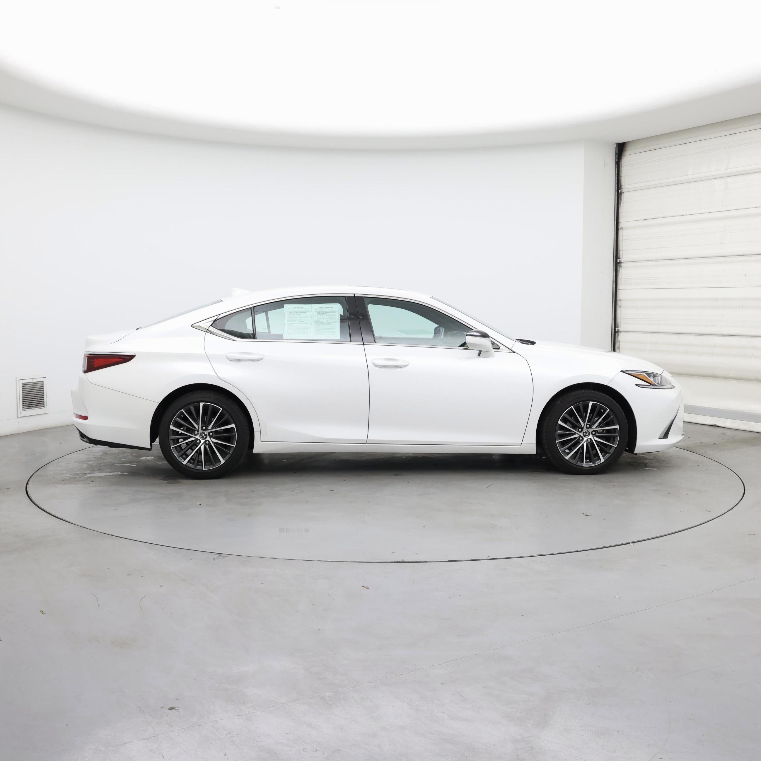 Thumbnail: 2022 Lexus ES - 7