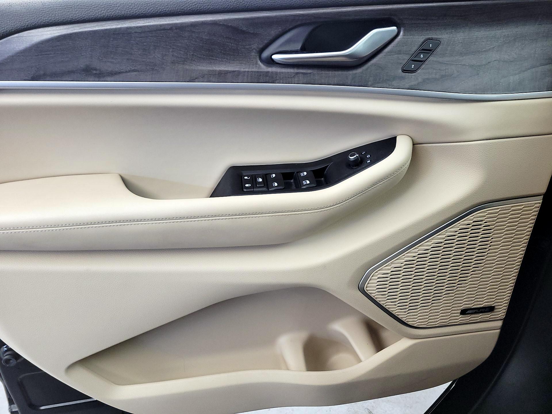 Thumbnail: 2022 Jeep Grand Cherokee - 12