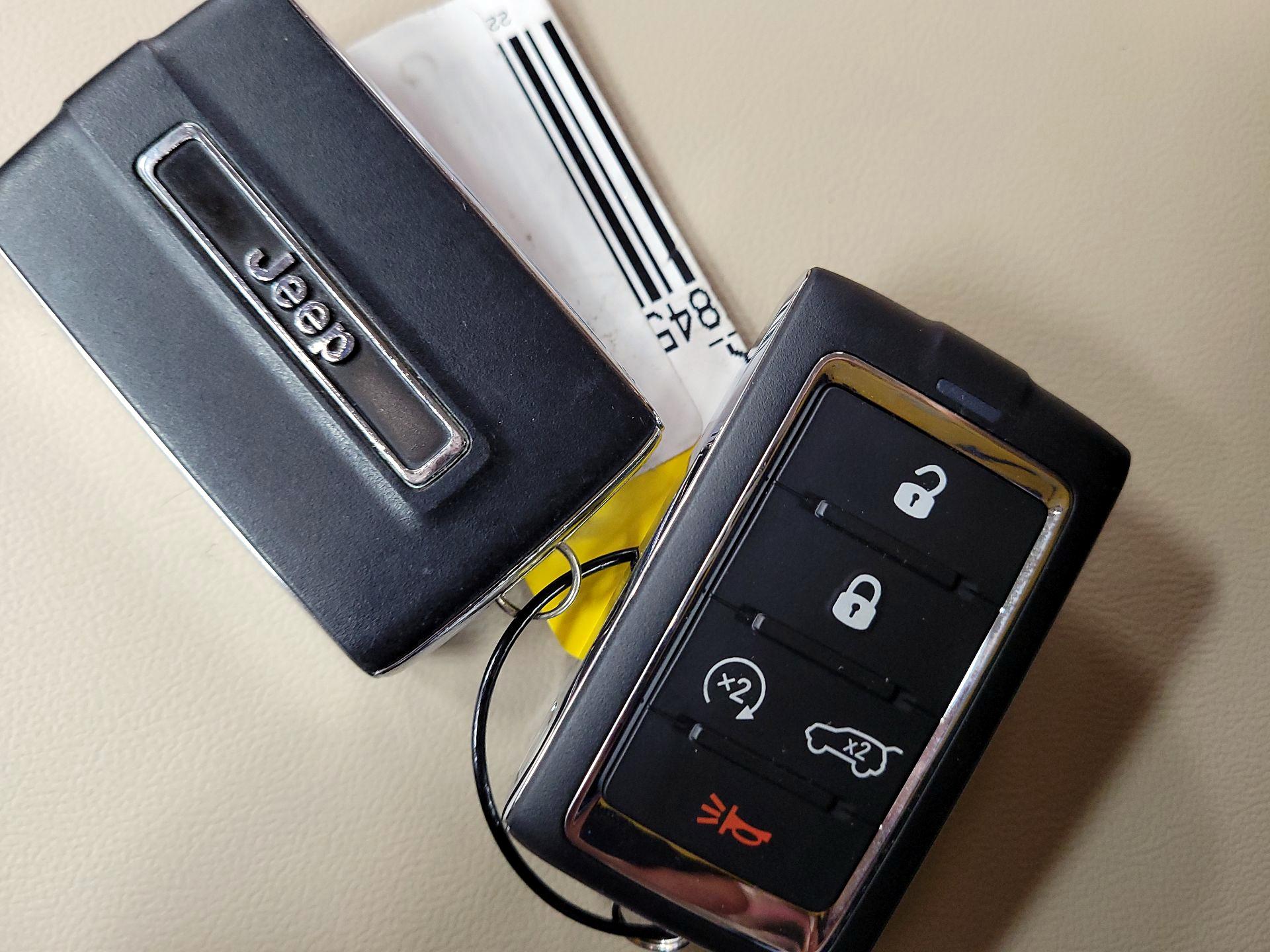 Thumbnail: 2022 Jeep Grand Cherokee - 18