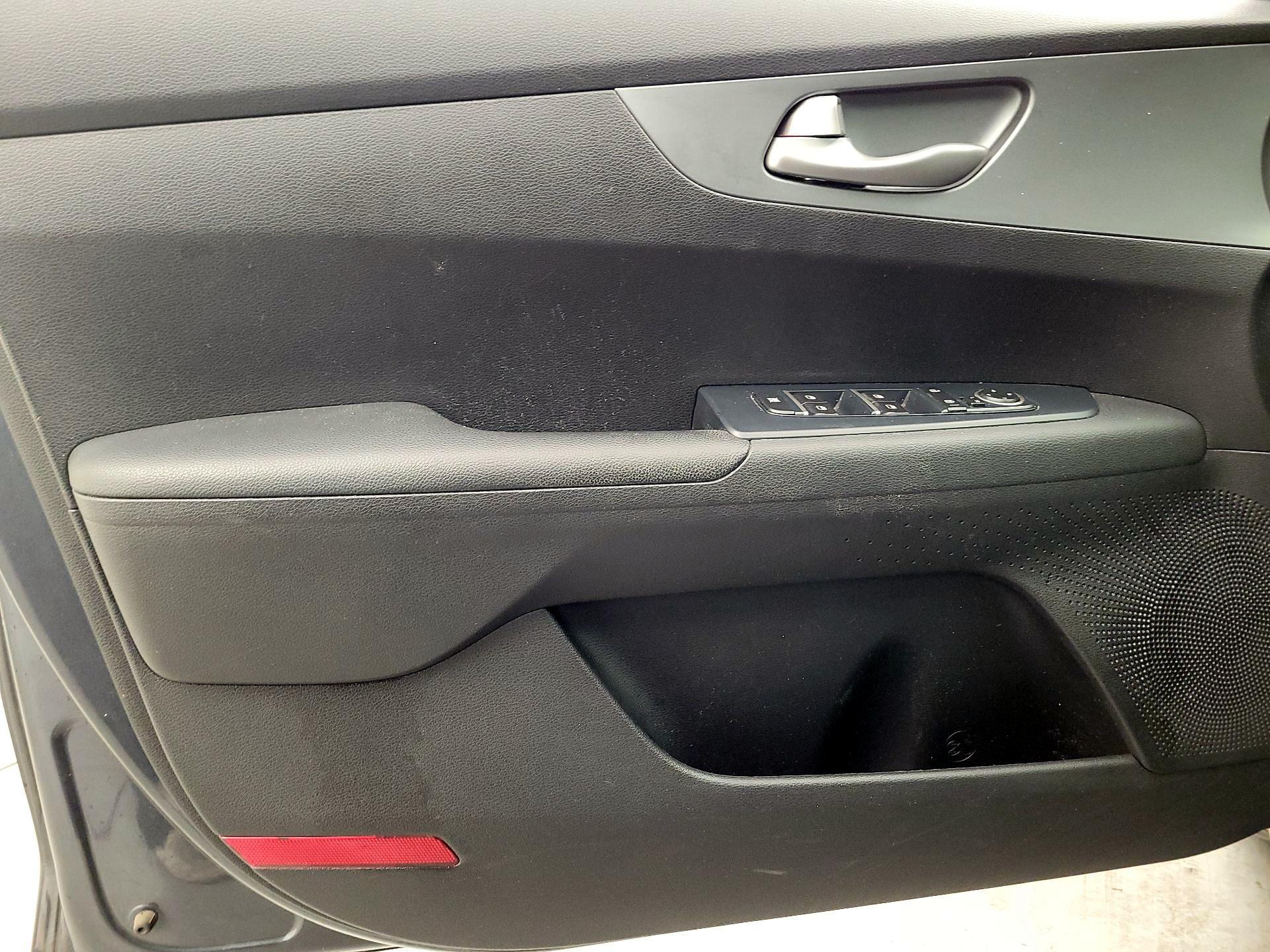 Thumbnail: 2020 Kia Forte - 12