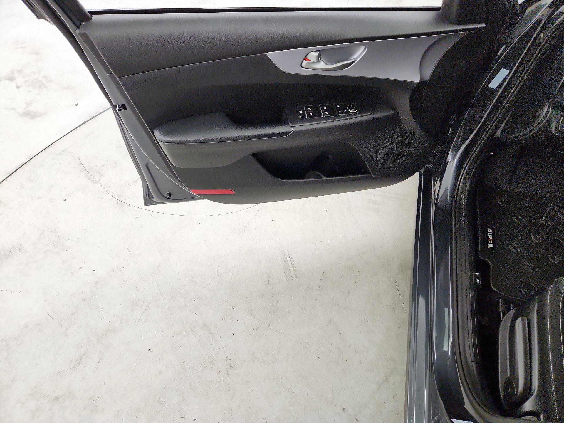 Thumbnail: 2022 Kia Forte - 12