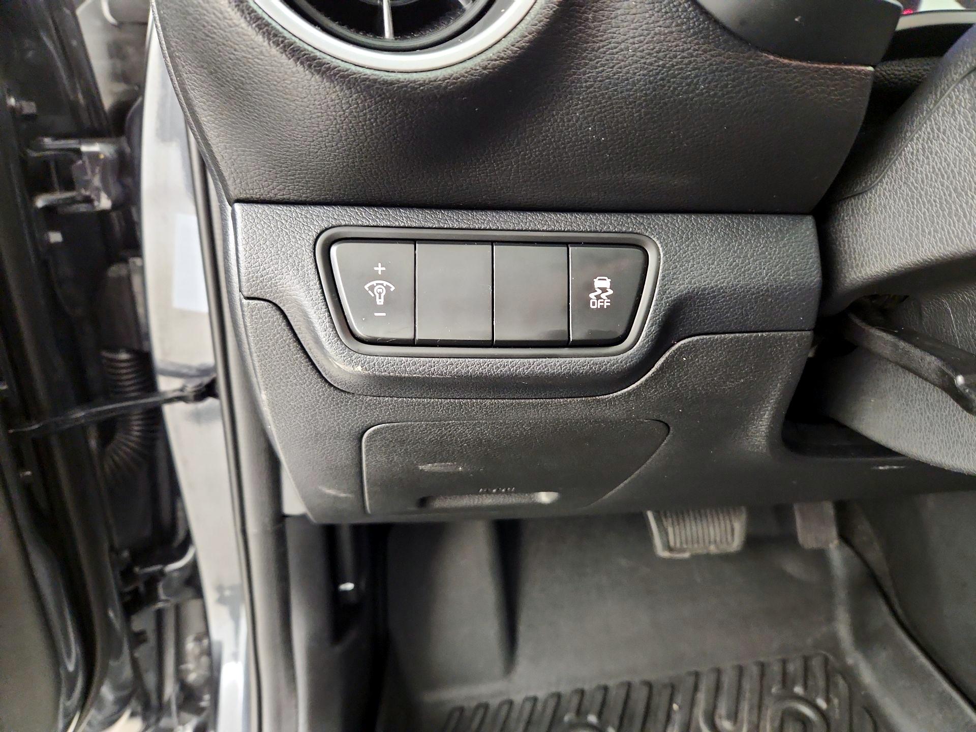 Thumbnail: 2022 Kia Forte - 13