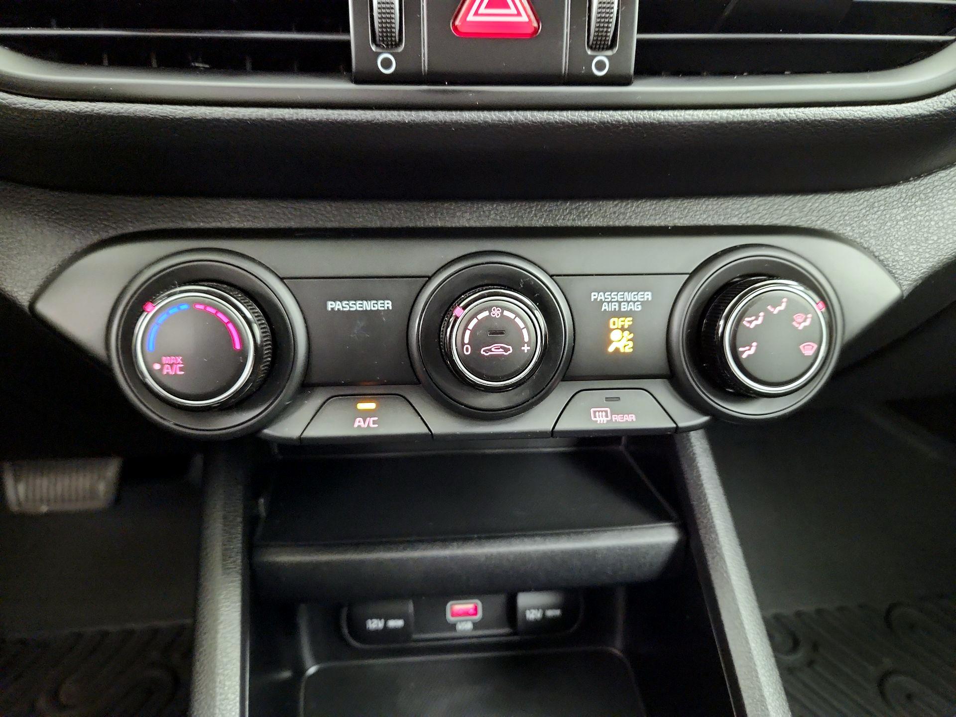 Thumbnail: 2022 Kia Forte - 16