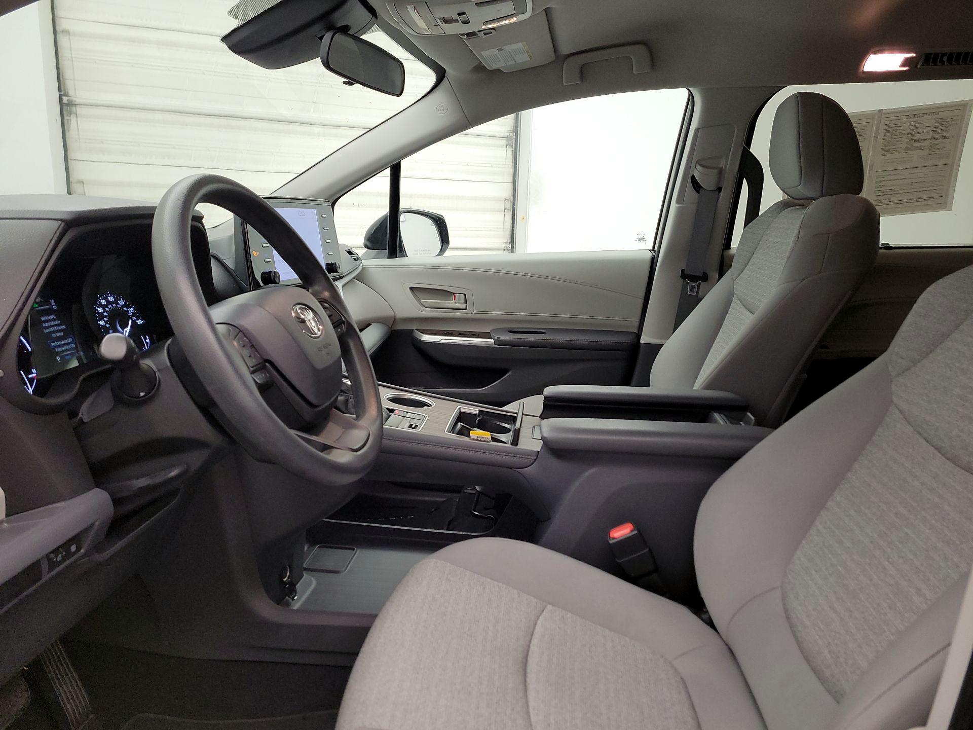 Thumbnail: 2022 Toyota Sienna - 11