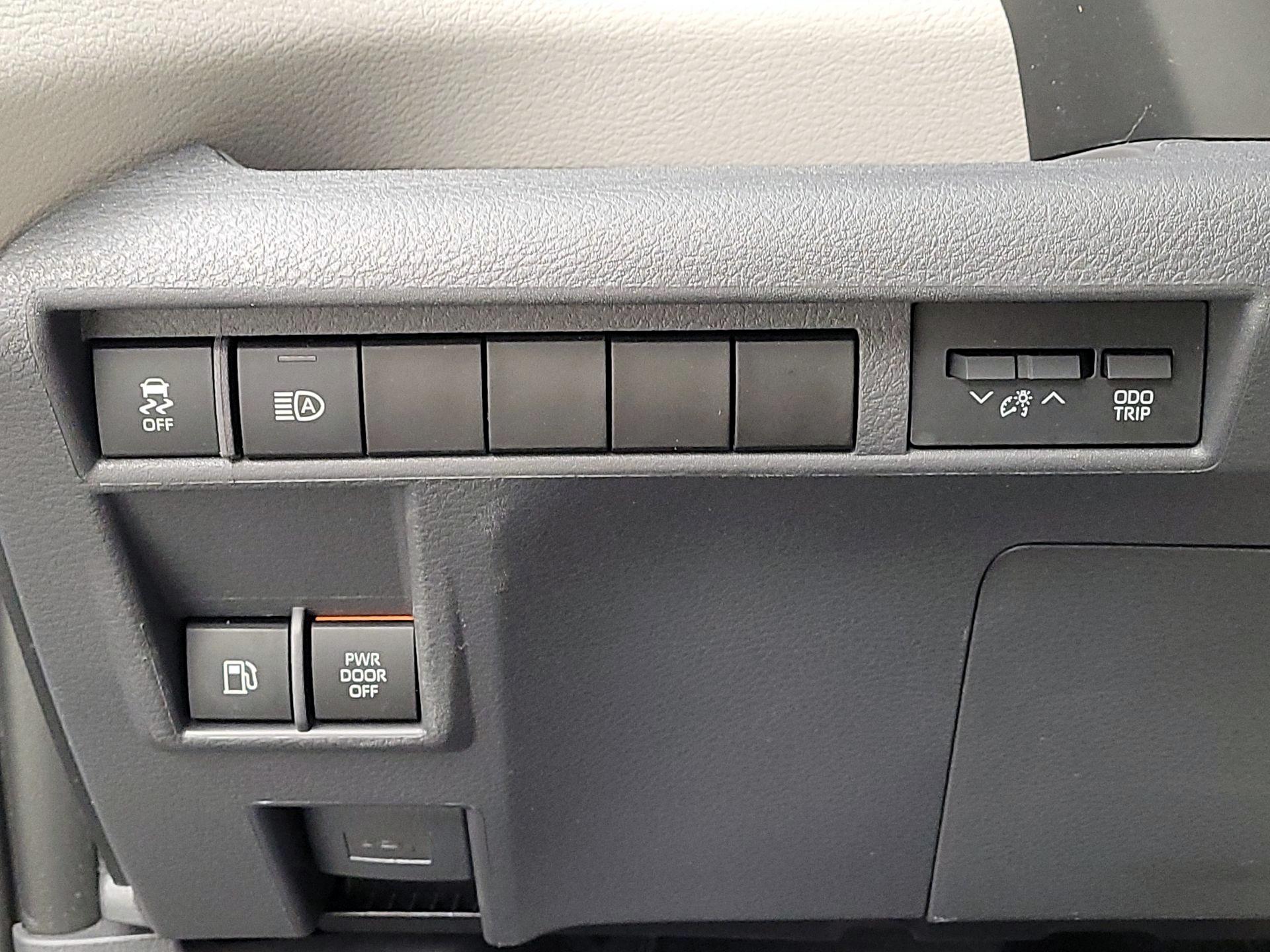 Thumbnail: 2022 Toyota Sienna - 13