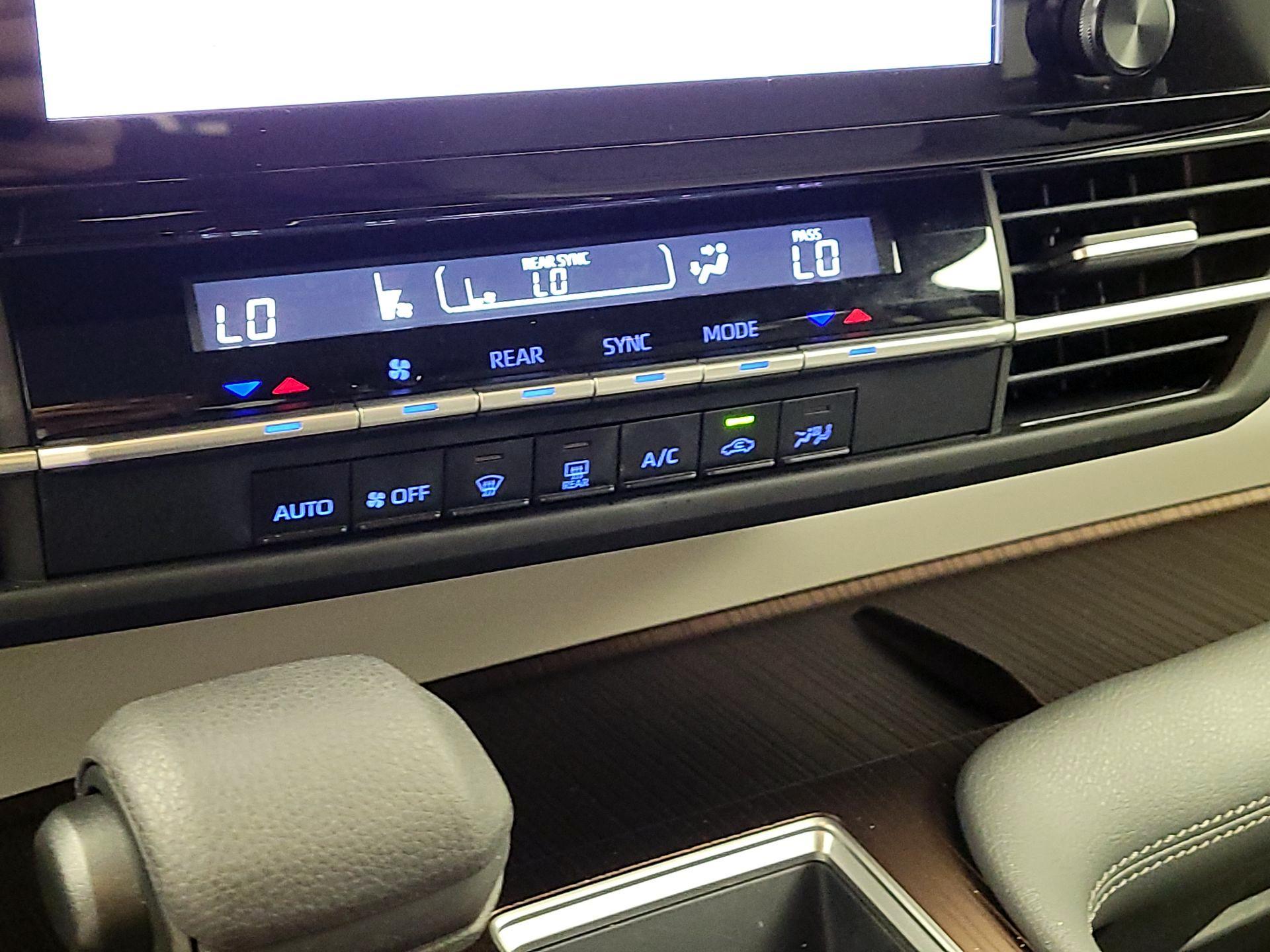 Thumbnail: 2022 Toyota Sienna - 16