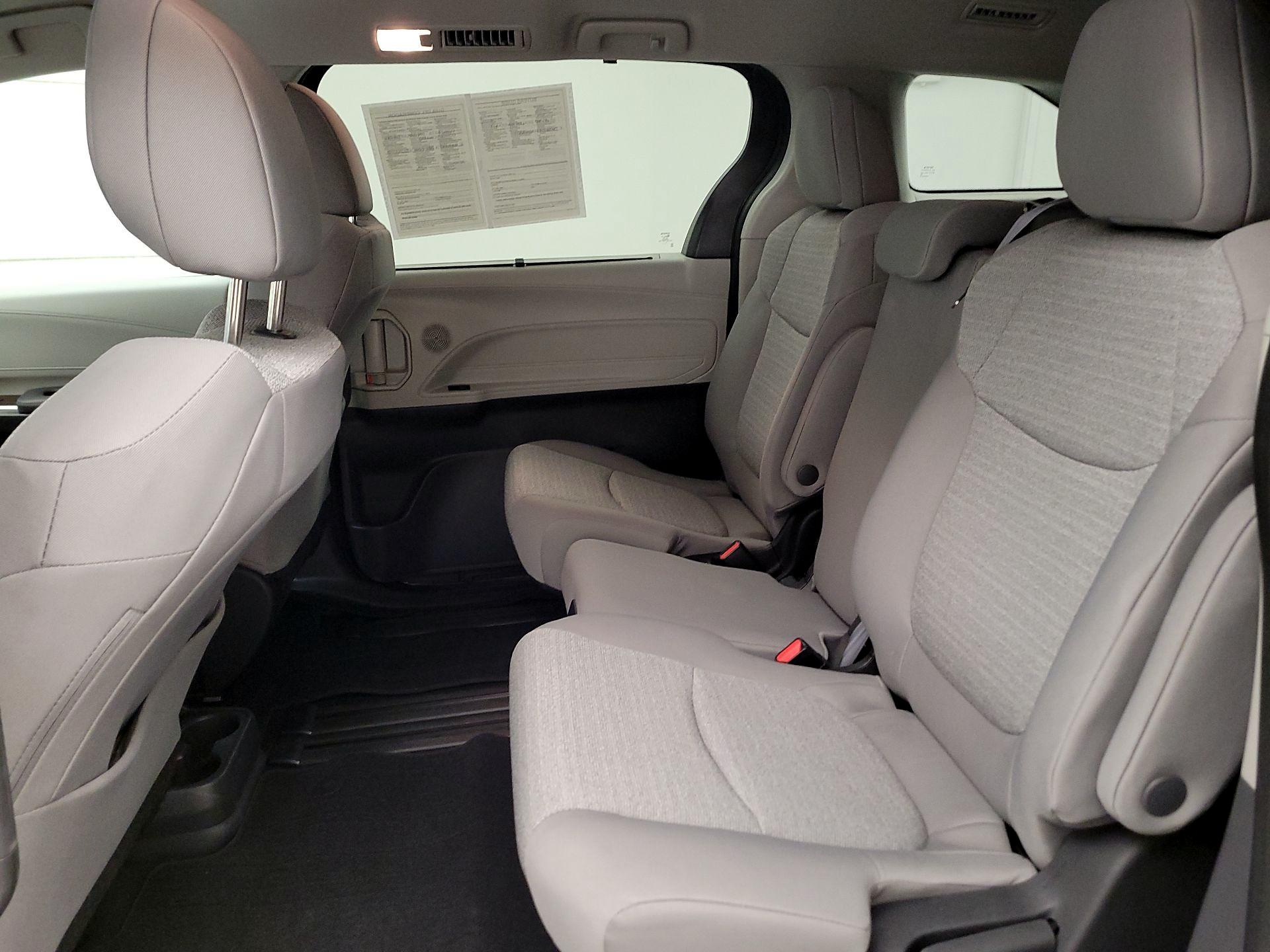 Thumbnail: 2022 Toyota Sienna - 19