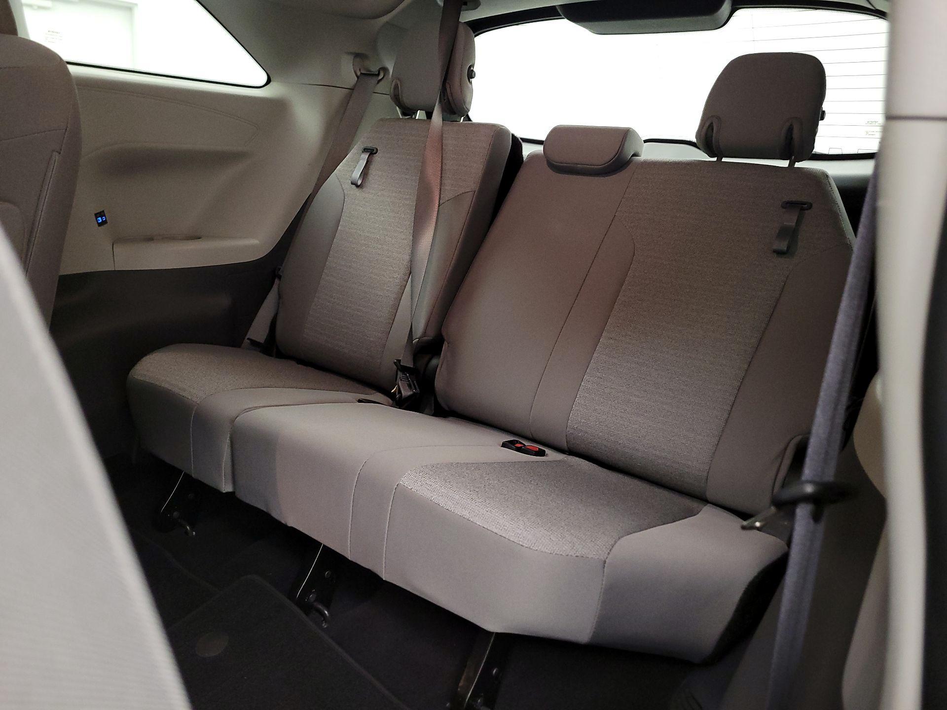 Thumbnail: 2022 Toyota Sienna - 20