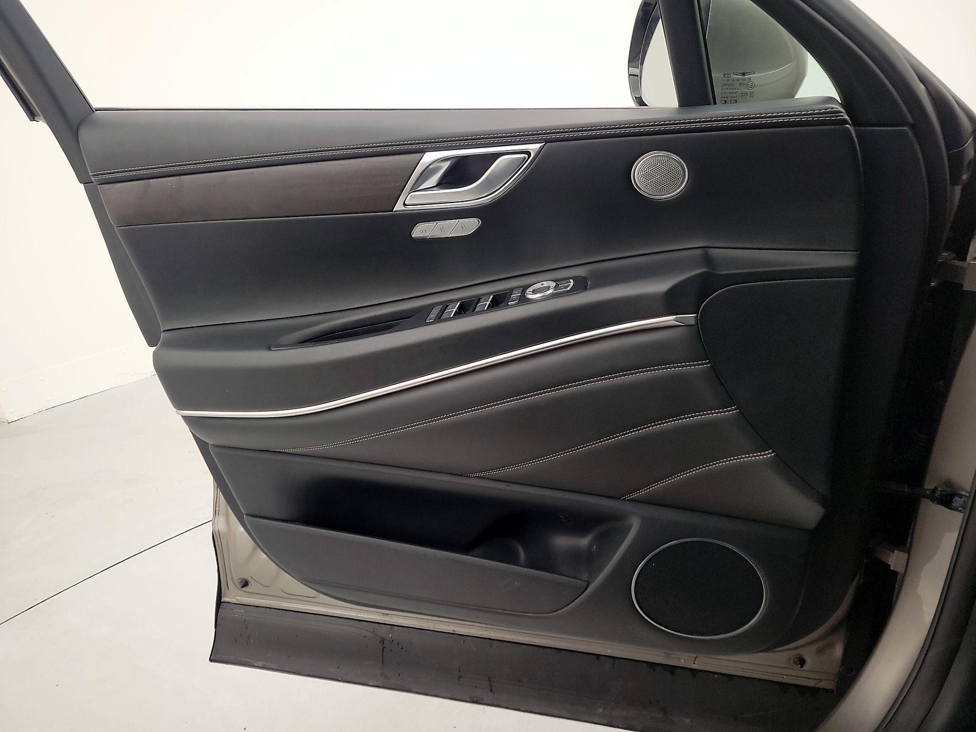 Thumbnail: 2021 Genesis GV80 - 12