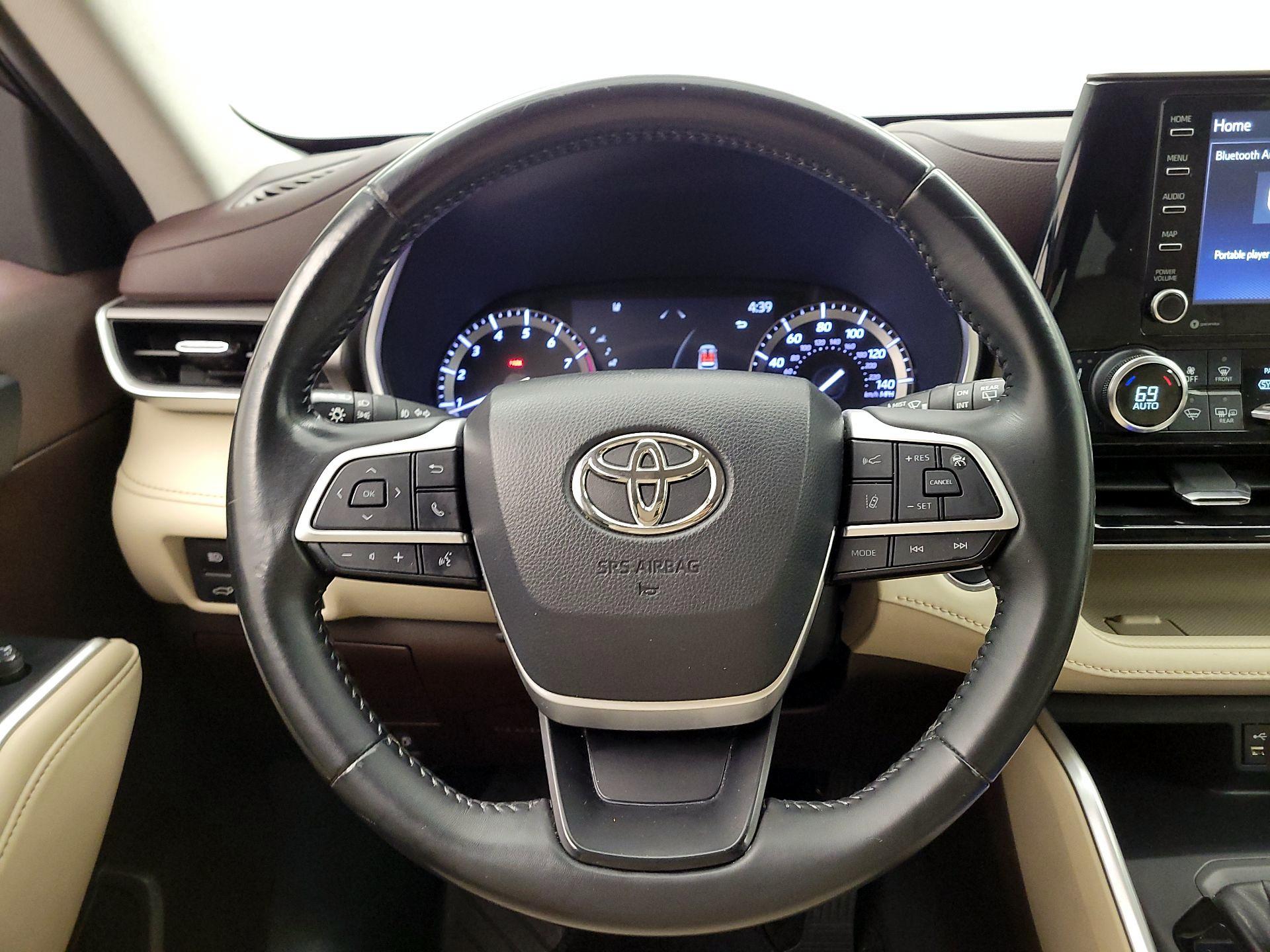 Thumbnail: 2022 Toyota Highlander - 10