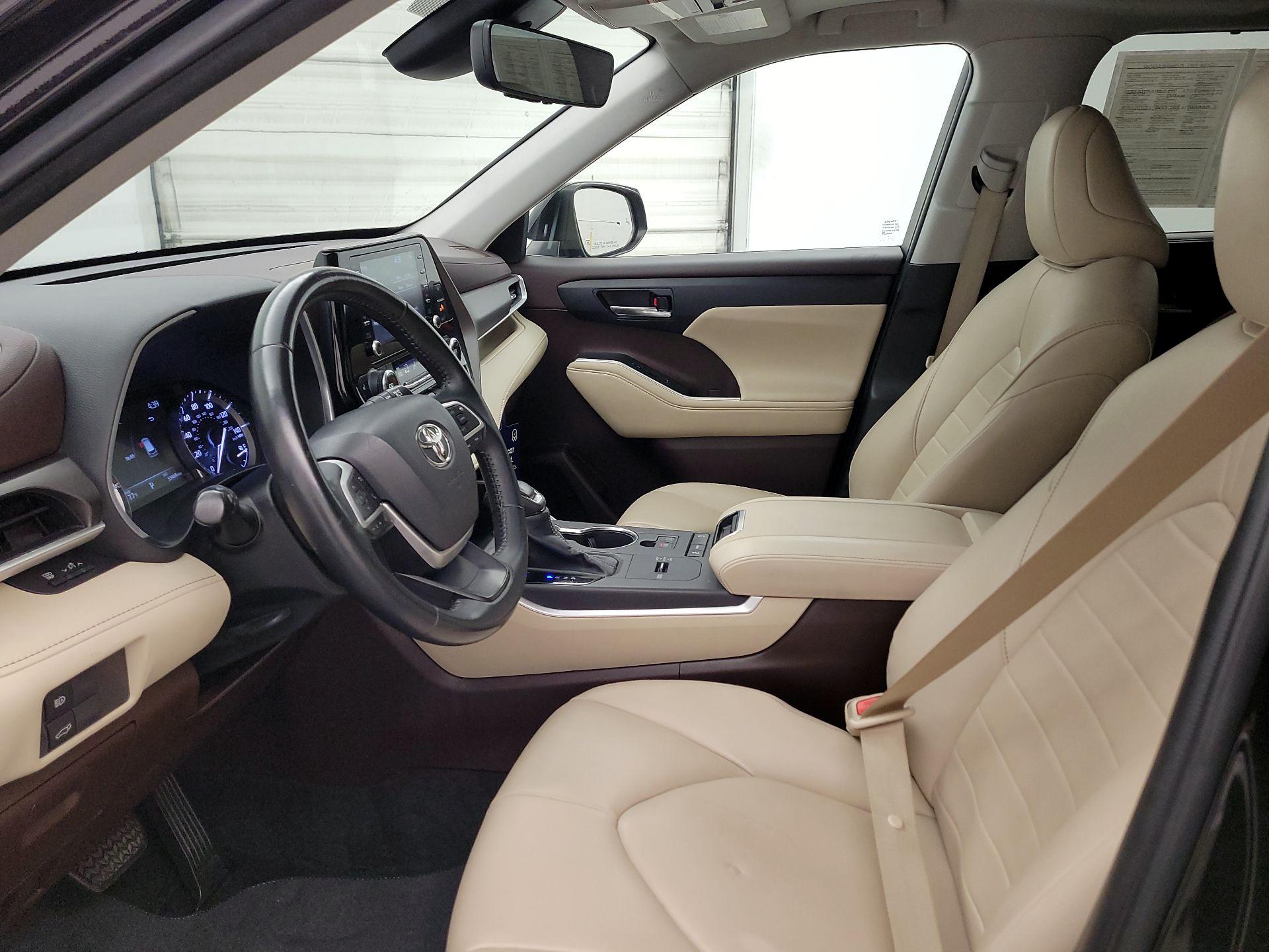 Thumbnail: 2022 Toyota Highlander - 11