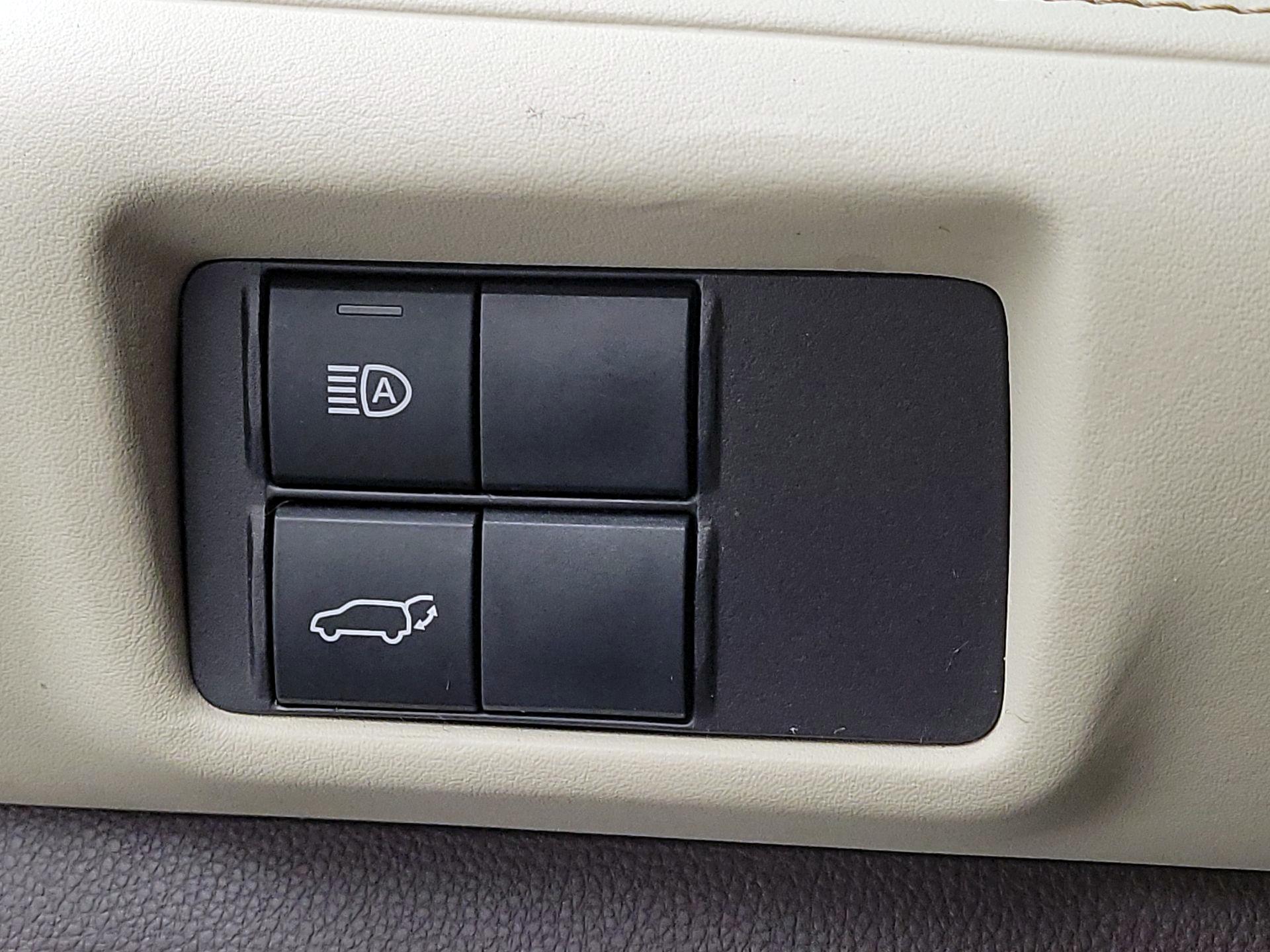 Thumbnail: 2022 Toyota Highlander - 13