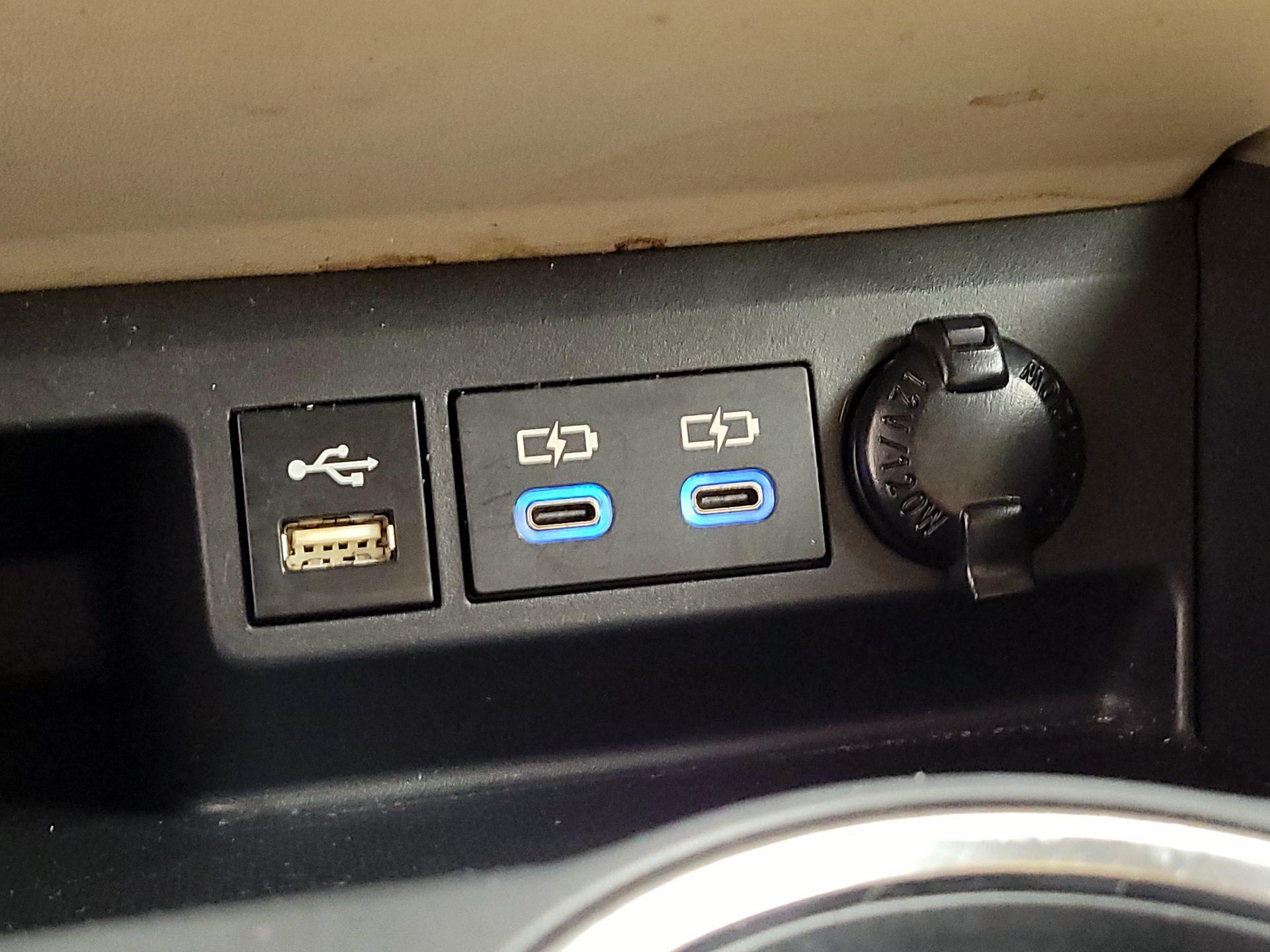 Thumbnail: 2022 Toyota Highlander - 18