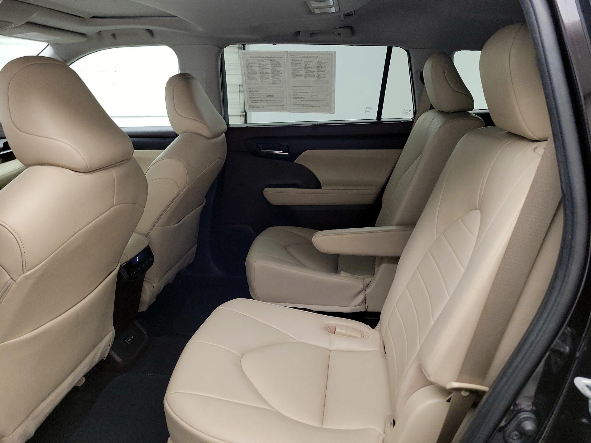 Thumbnail: 2022 Toyota Highlander - 19