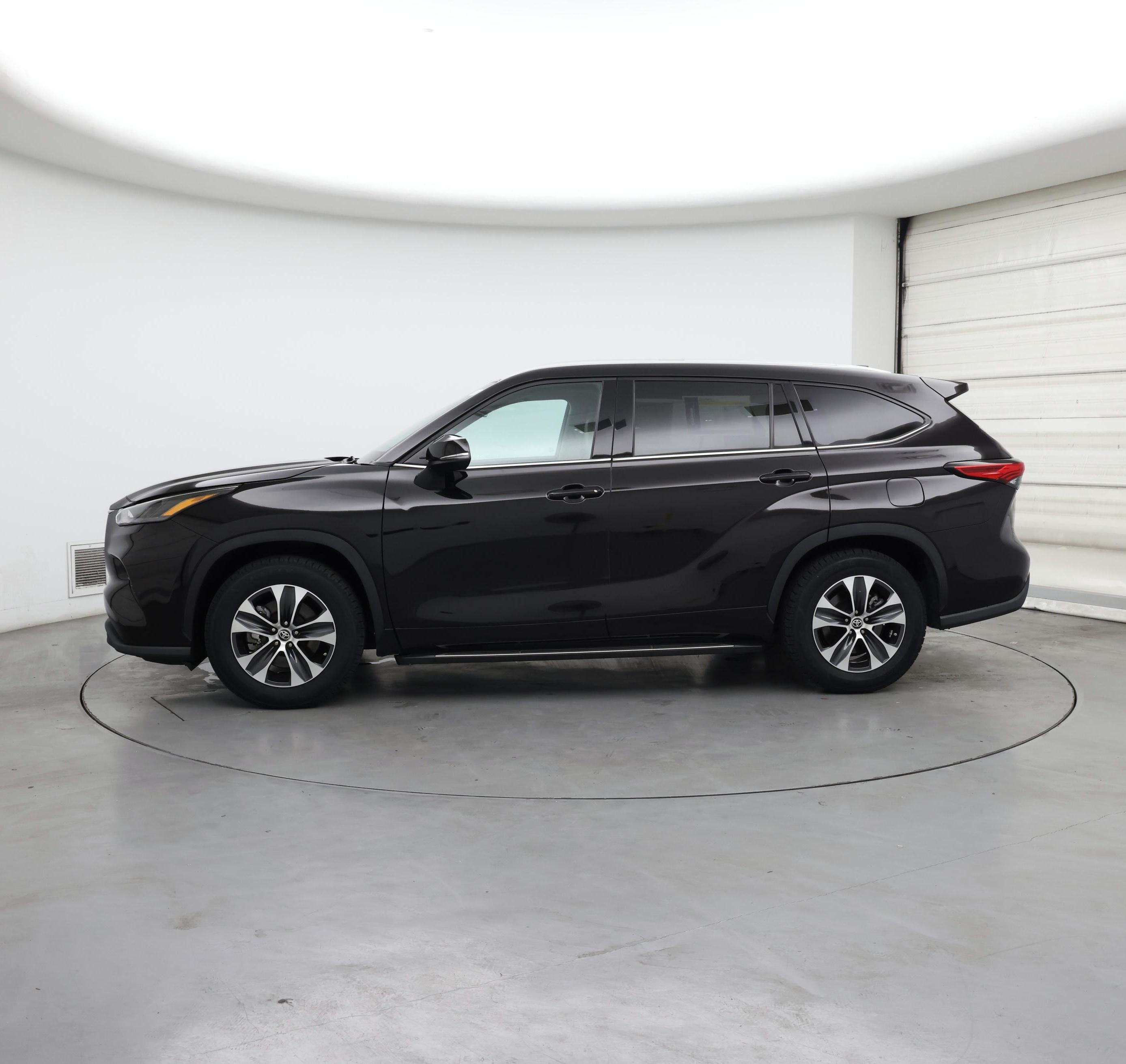 Thumbnail: 2022 Toyota Highlander - 3