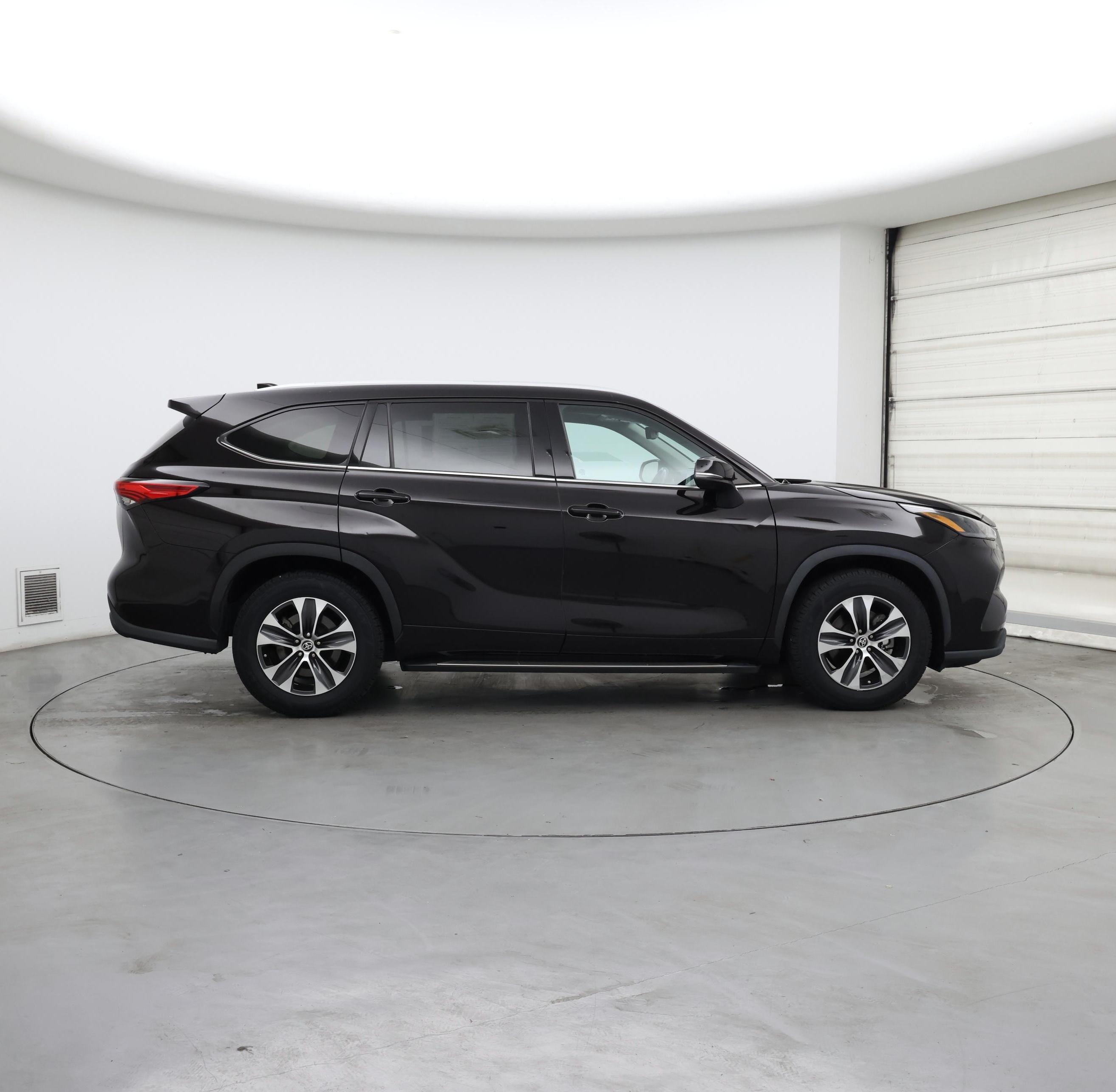 Thumbnail: 2022 Toyota Highlander - 7