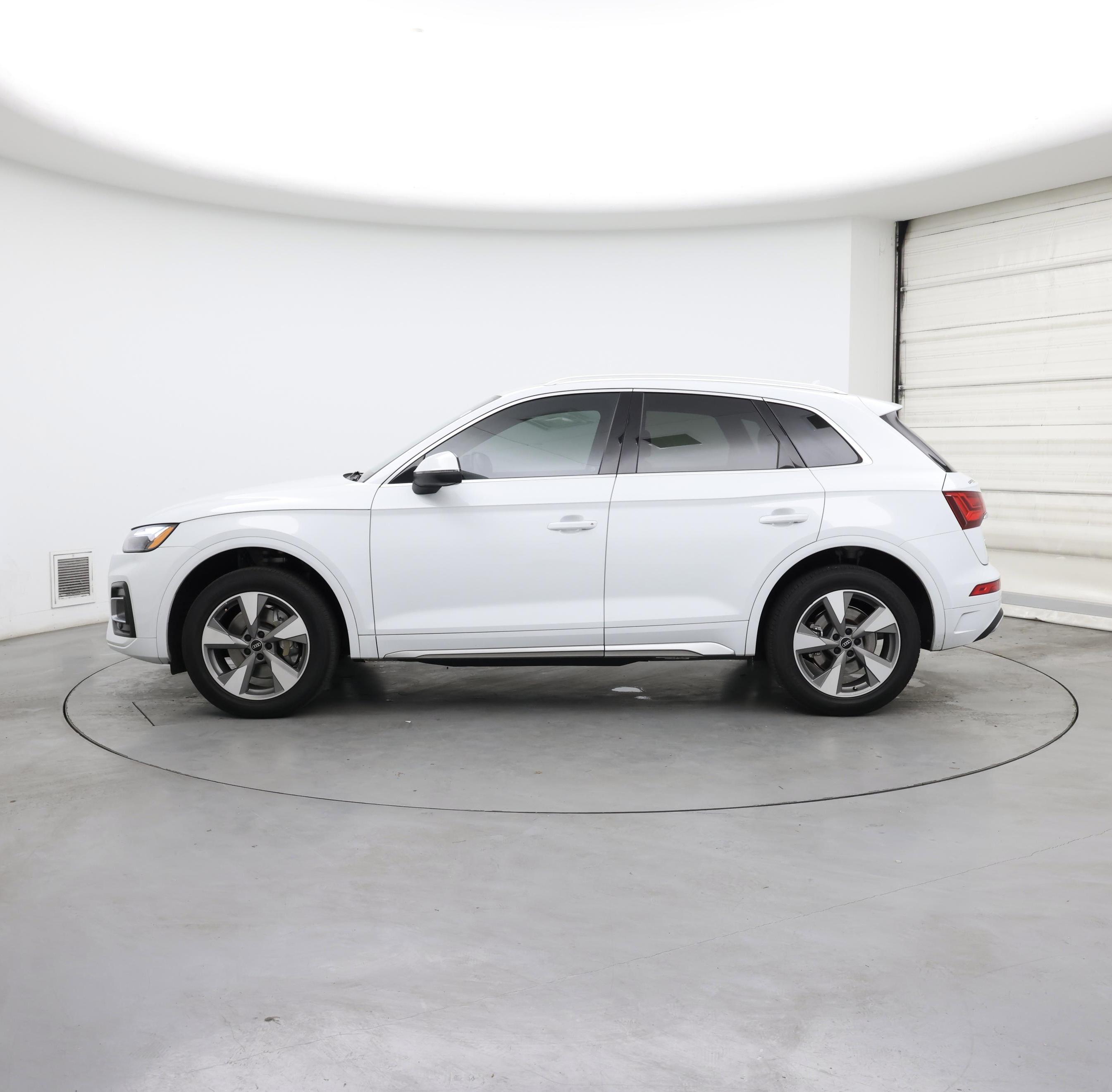 Thumbnail: 2023 Audi Q5 - 3