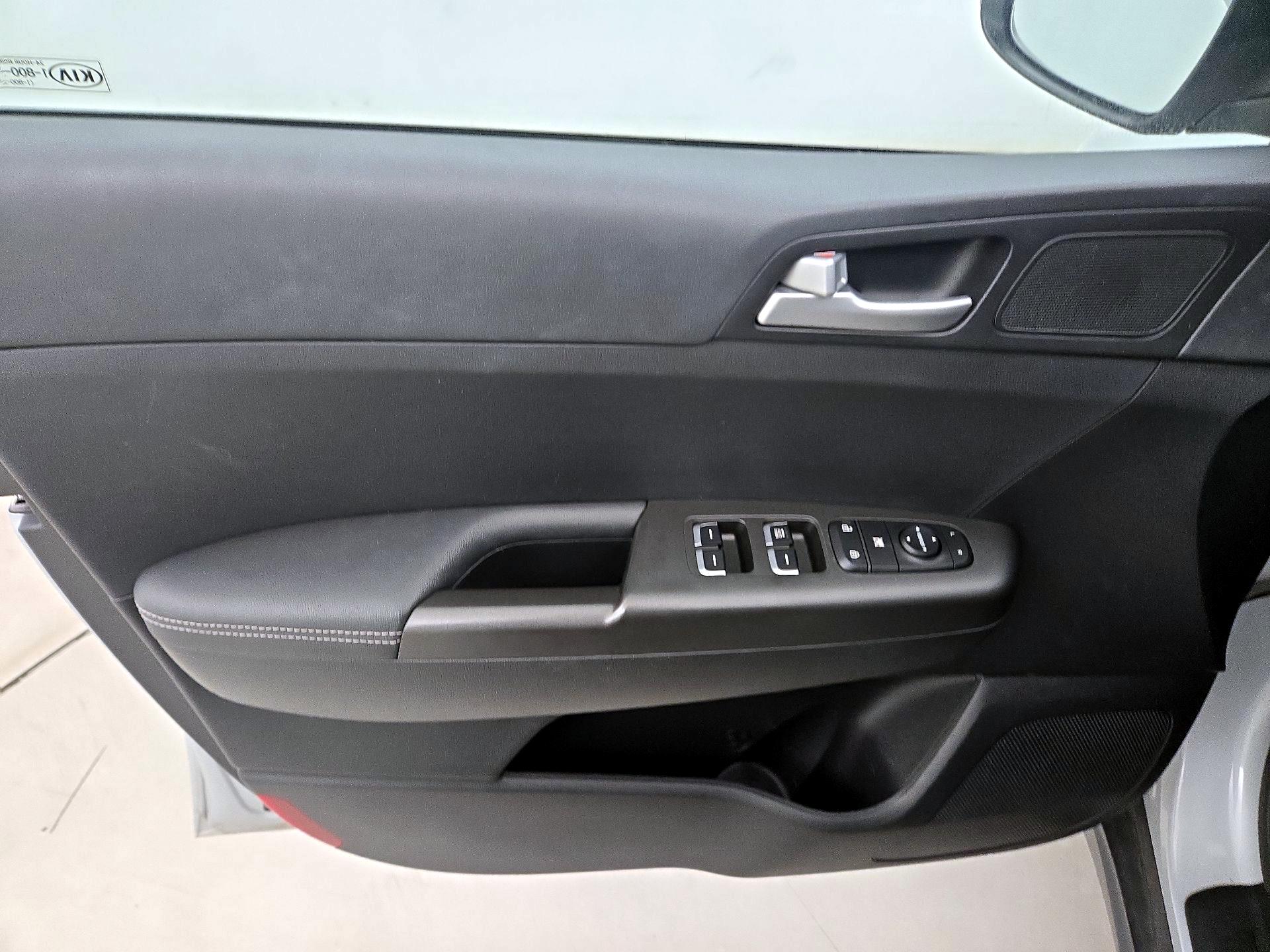 Thumbnail: 2020 Kia Sportage - 12