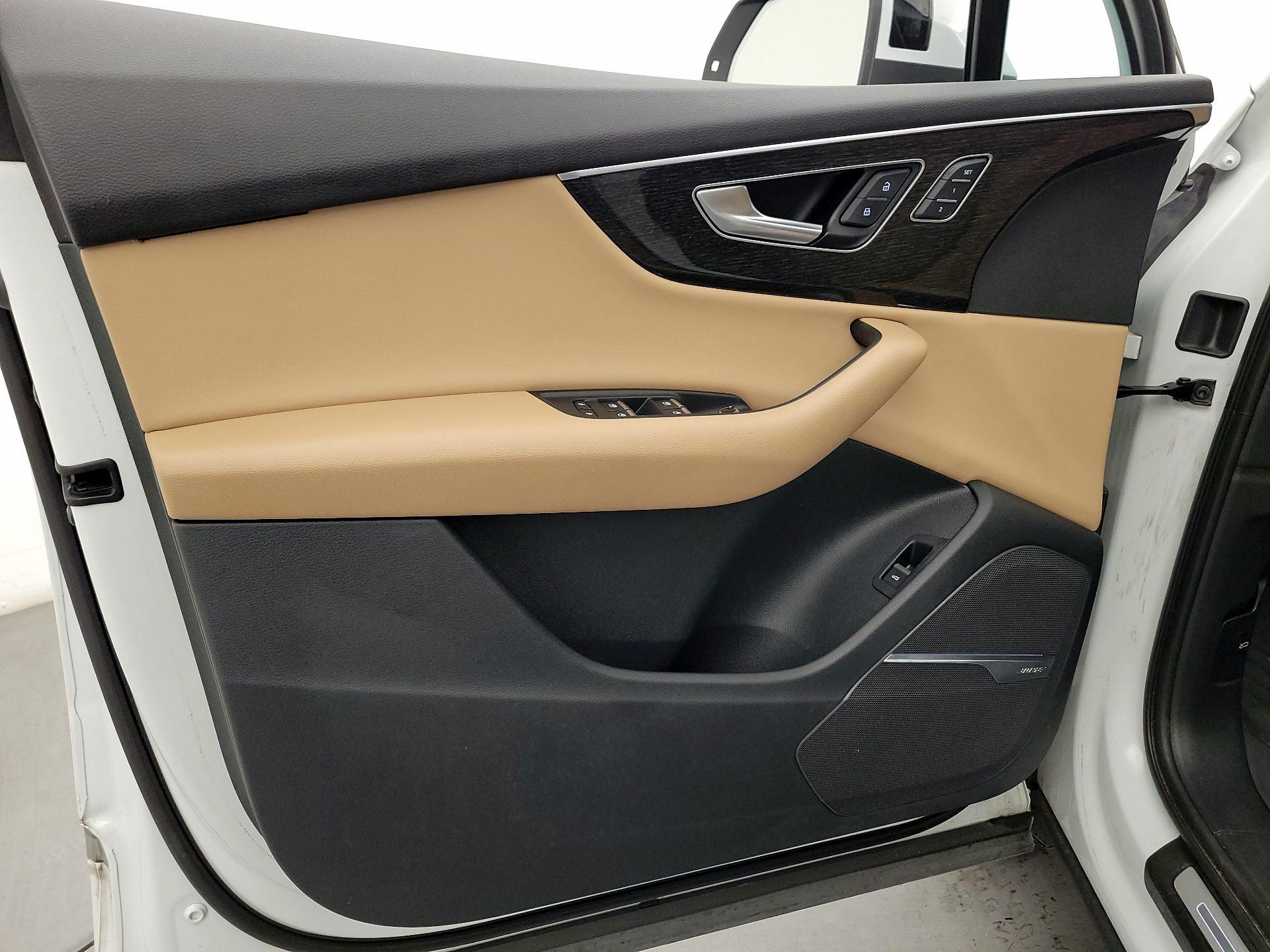 Thumbnail: 2020 Audi Q7 - 12