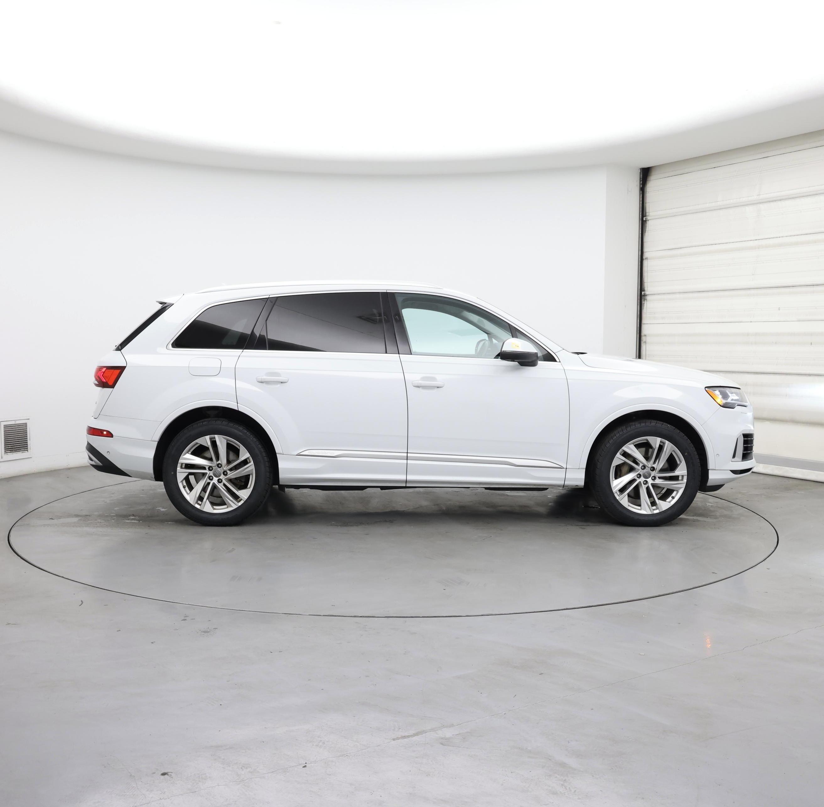 Thumbnail: 2020 Audi Q7 - 7