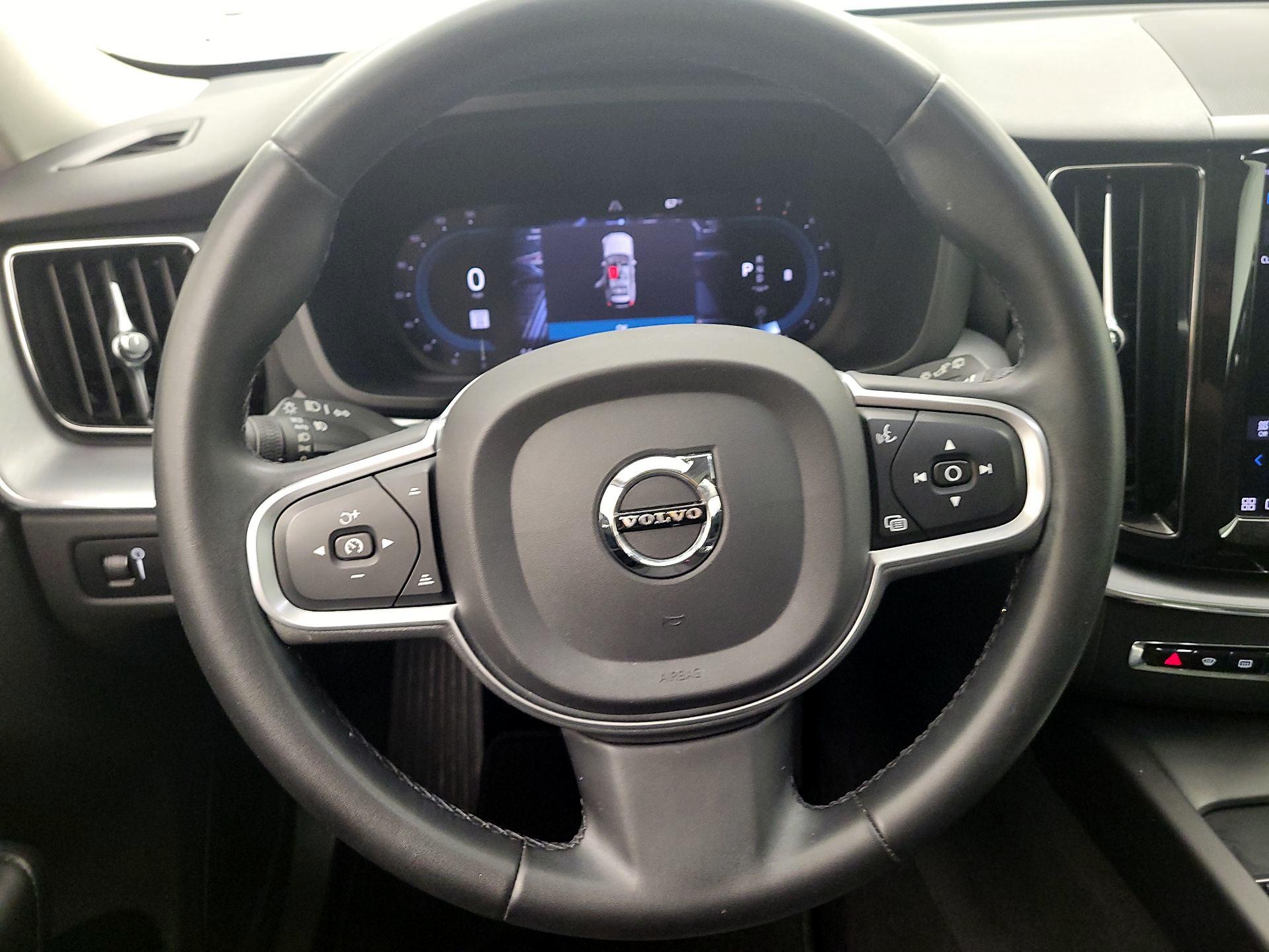 Thumbnail: 2022 Volvo XC60 - 10