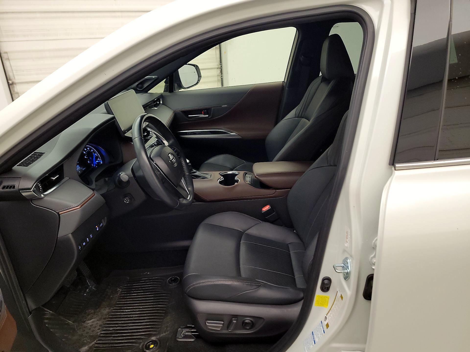 Thumbnail: 2022 Toyota Venza - 11