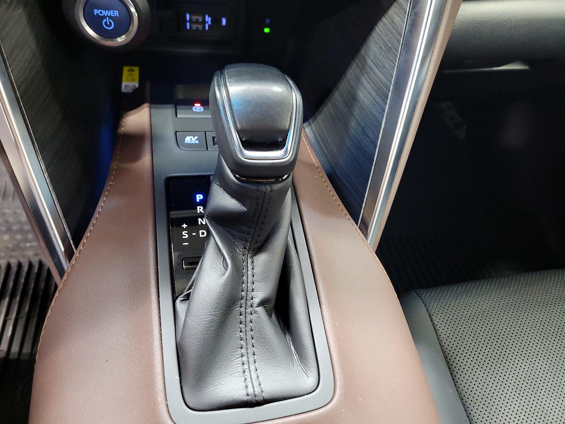 Thumbnail: 2022 Toyota Venza - 15