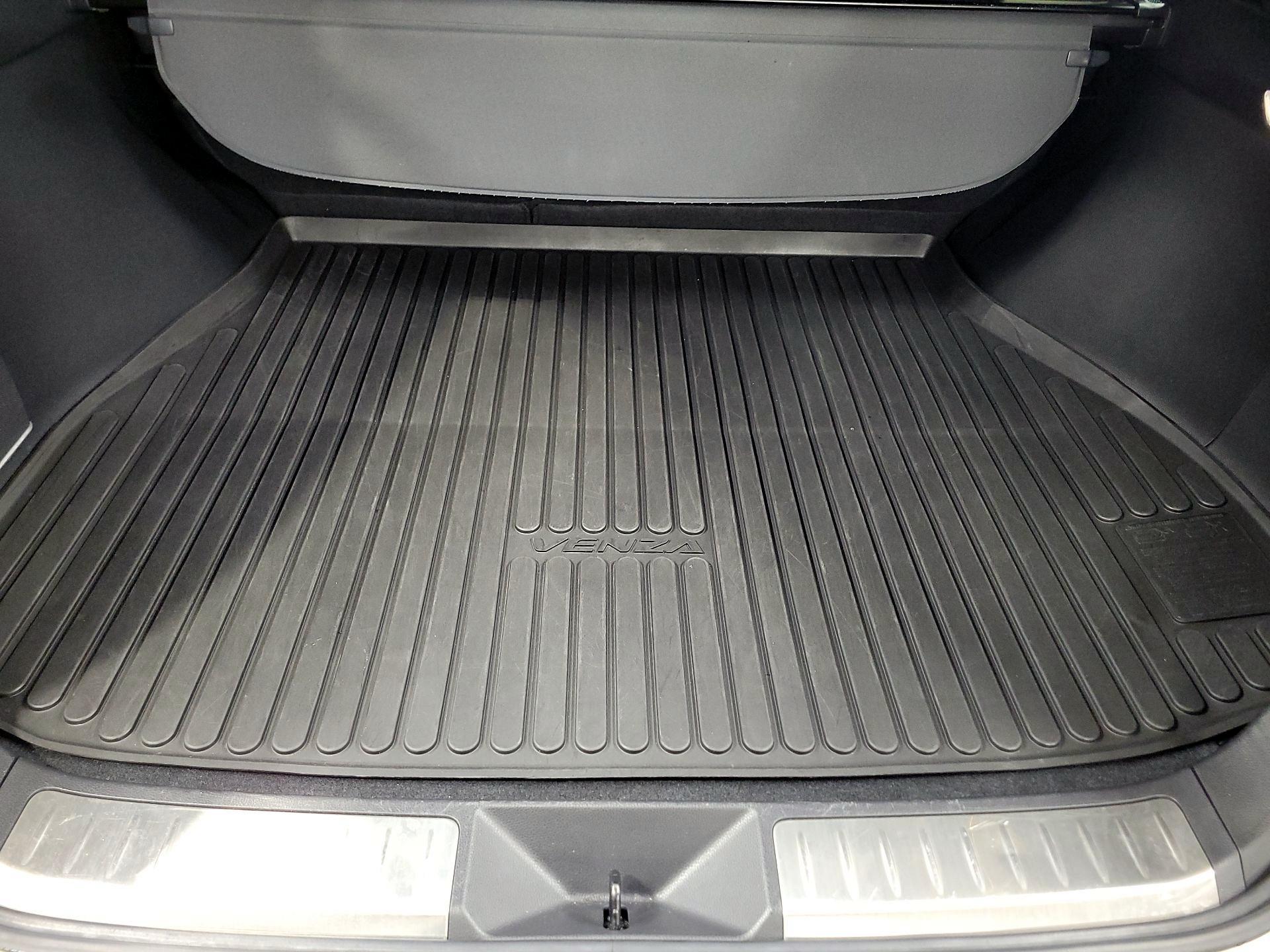 Thumbnail: 2022 Toyota Venza - 16