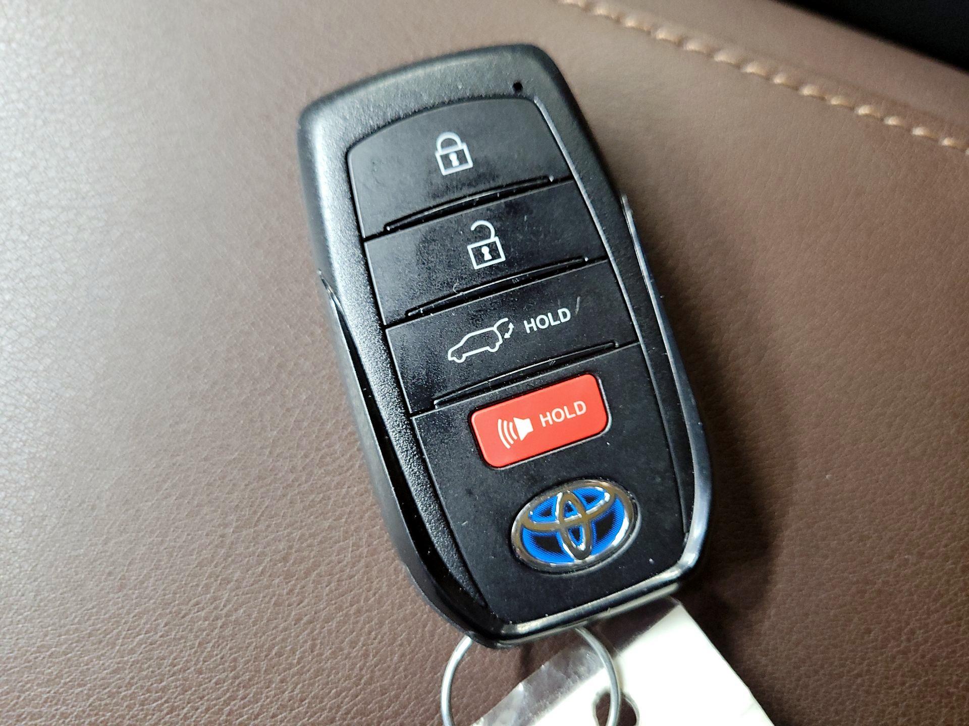 Thumbnail: 2022 Toyota Venza - 19