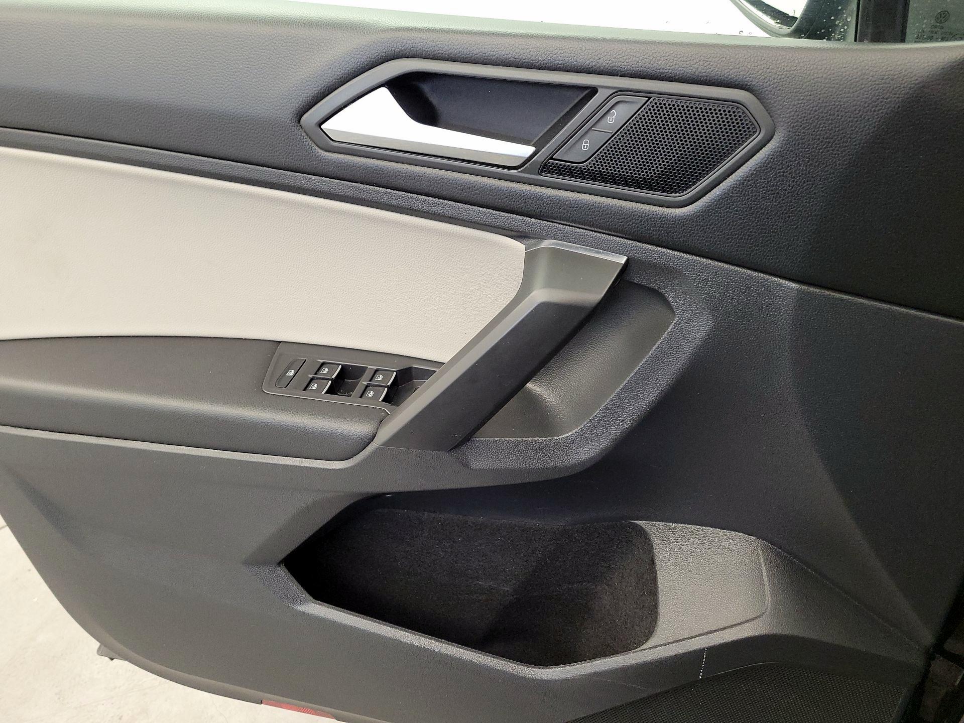 Thumbnail: 2021 Volkswagen Tiguan - 12